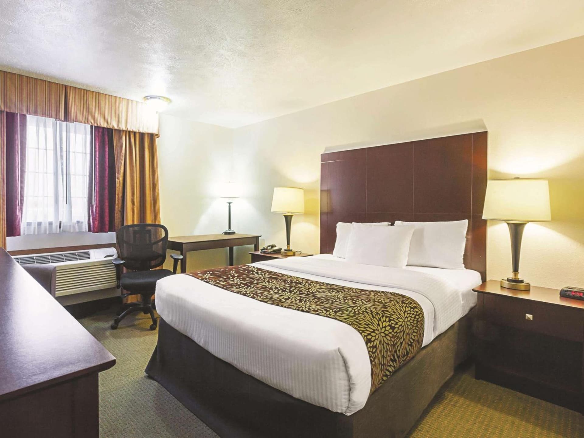 La Quinta by Wyndham Woodburn gallery photo in Woodburn, OR — image 17