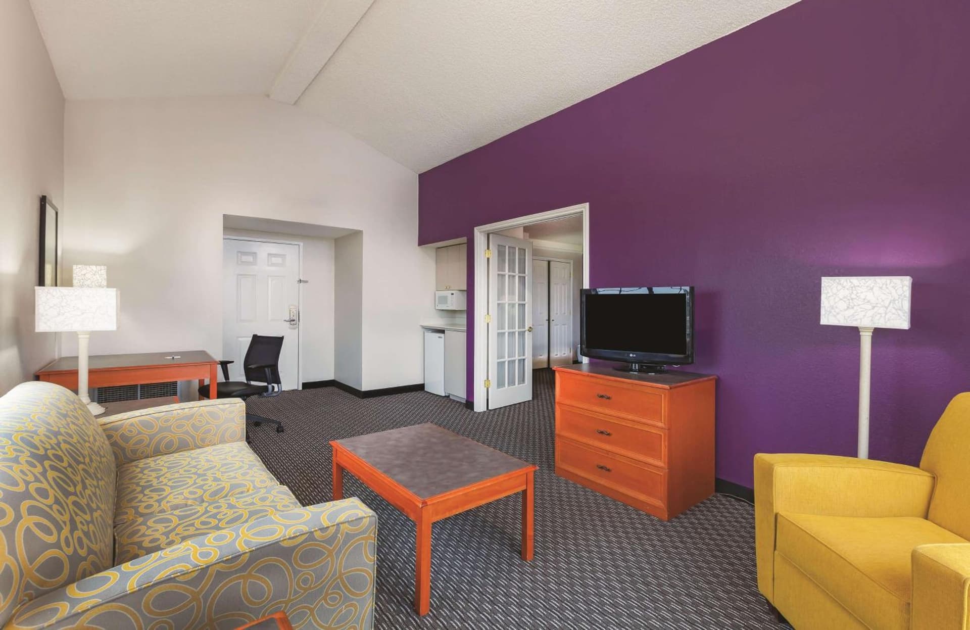 La Quinta Inn by Wyndham Midland interior in Midland, TX — gallery photo 2