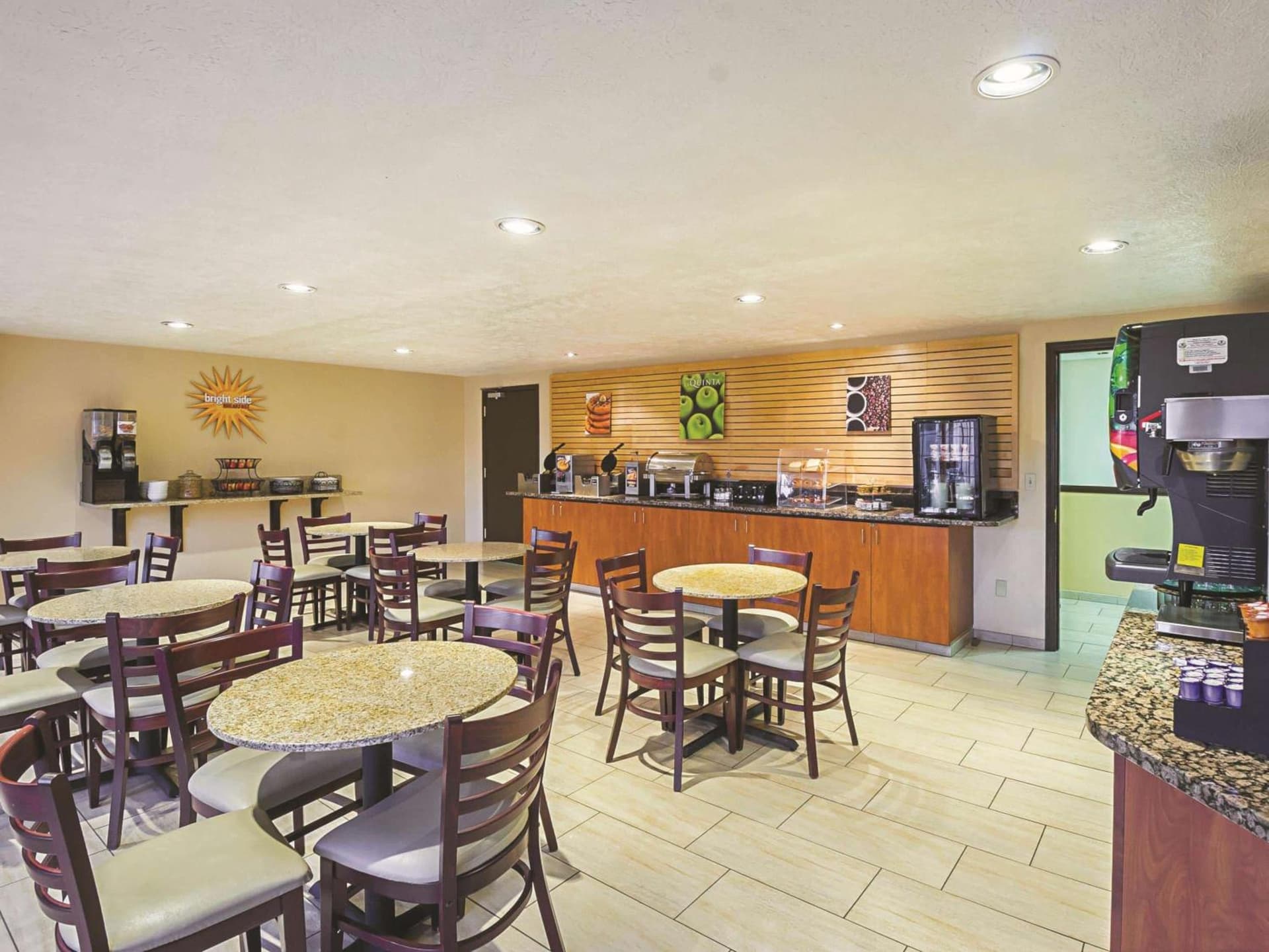 La Quinta by Wyndham Woodburn gallery photo in Woodburn, OR — image 5