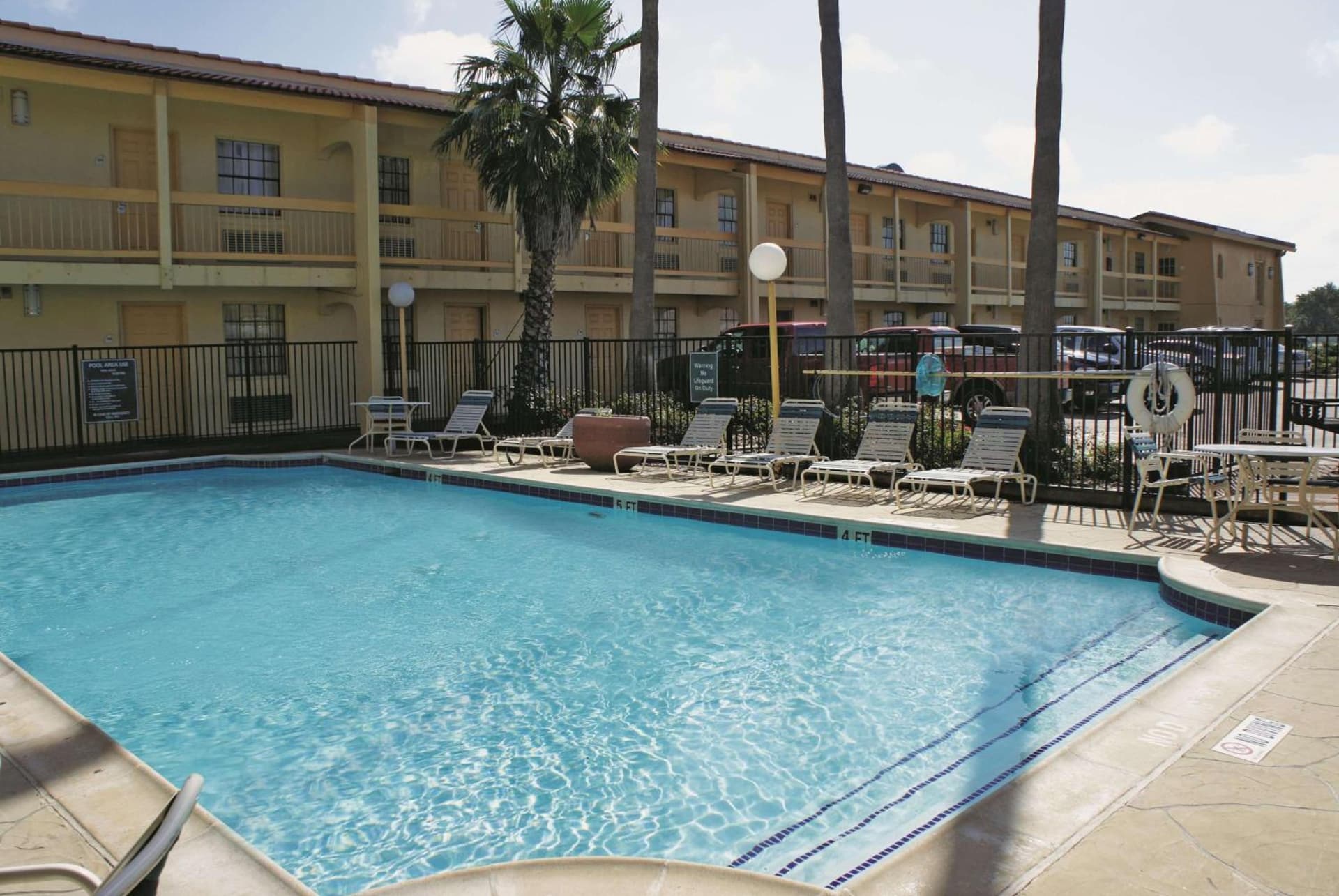 La Quinta Inn by Wyndham Clute Lake Jackson property views in Clute, TX — gallery photo 3