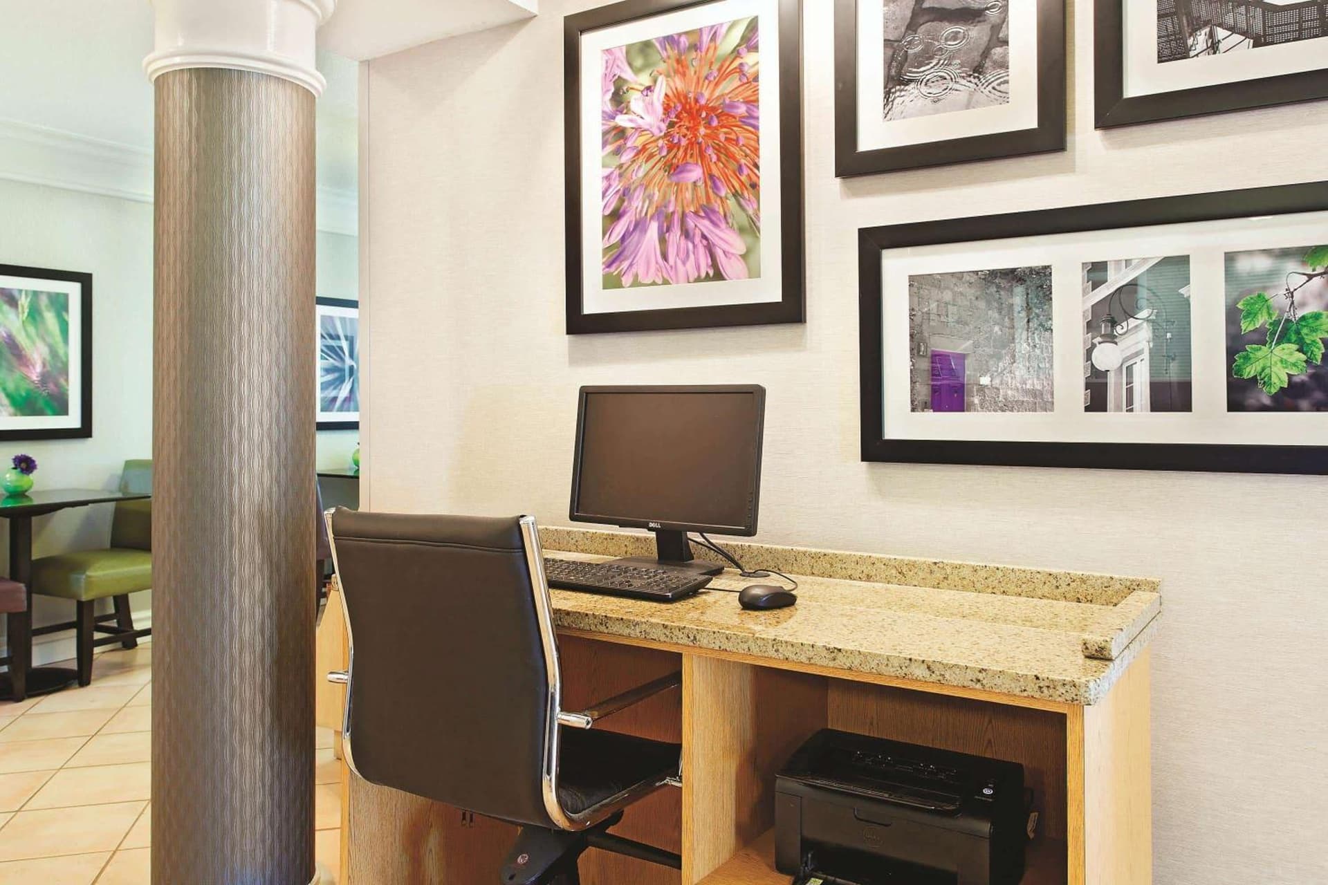 La Quinta Inn by Wyndham Champaign gallery photo in Champaign, IL — image 5
