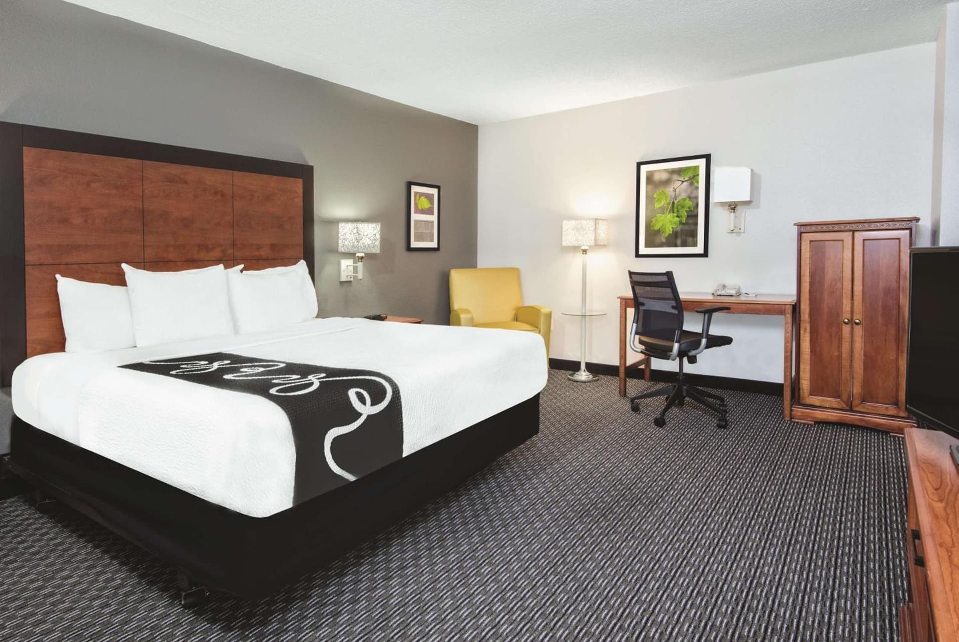 La Quinta Inn & Suites by Wyndham San Antonio Riverwalk property views in San Antonio, TX — gallery photo 3
