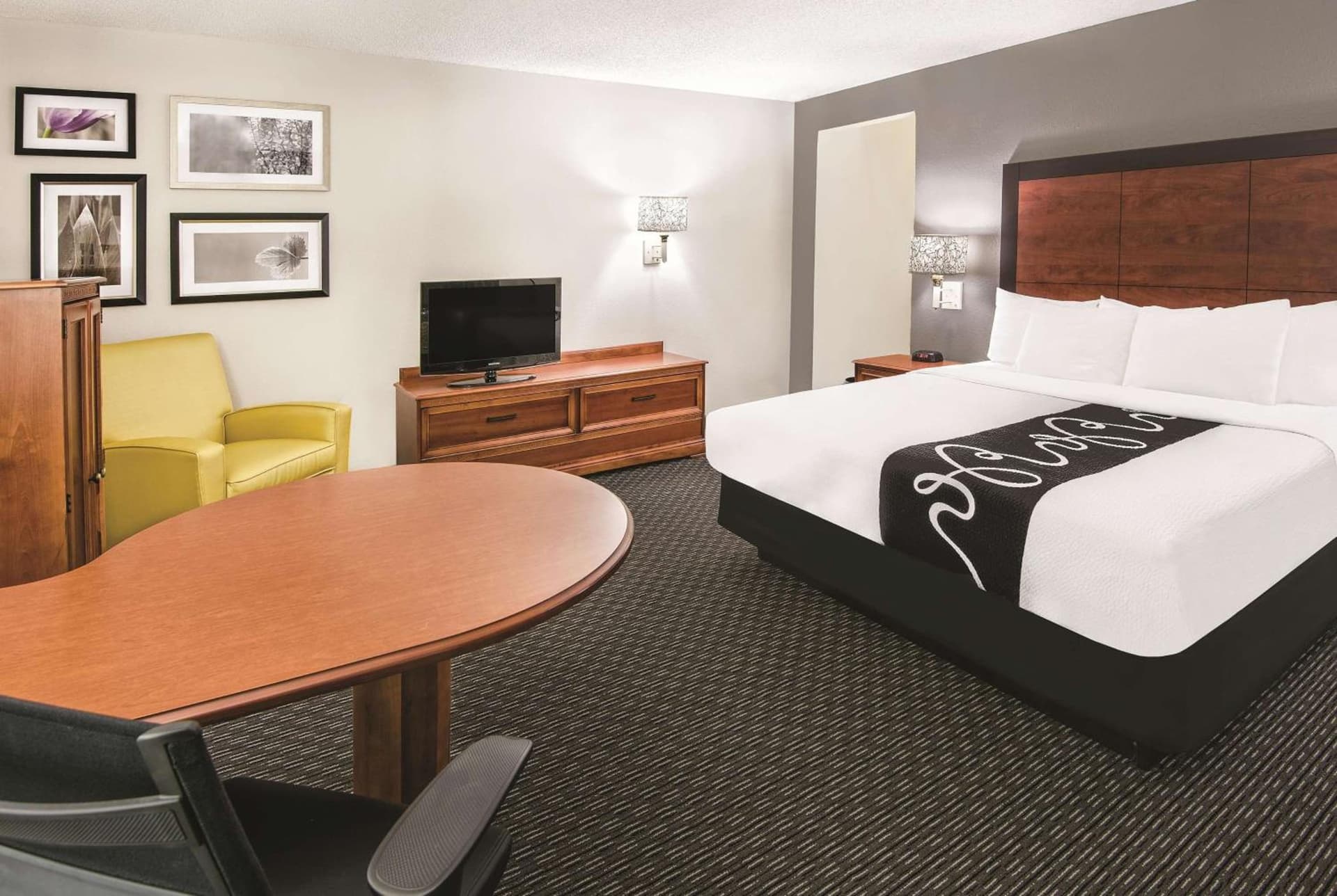 La Quinta Inn & Suites by Wyndham San Antonio Riverwalk gallery photo in San Antonio, TX — image 12