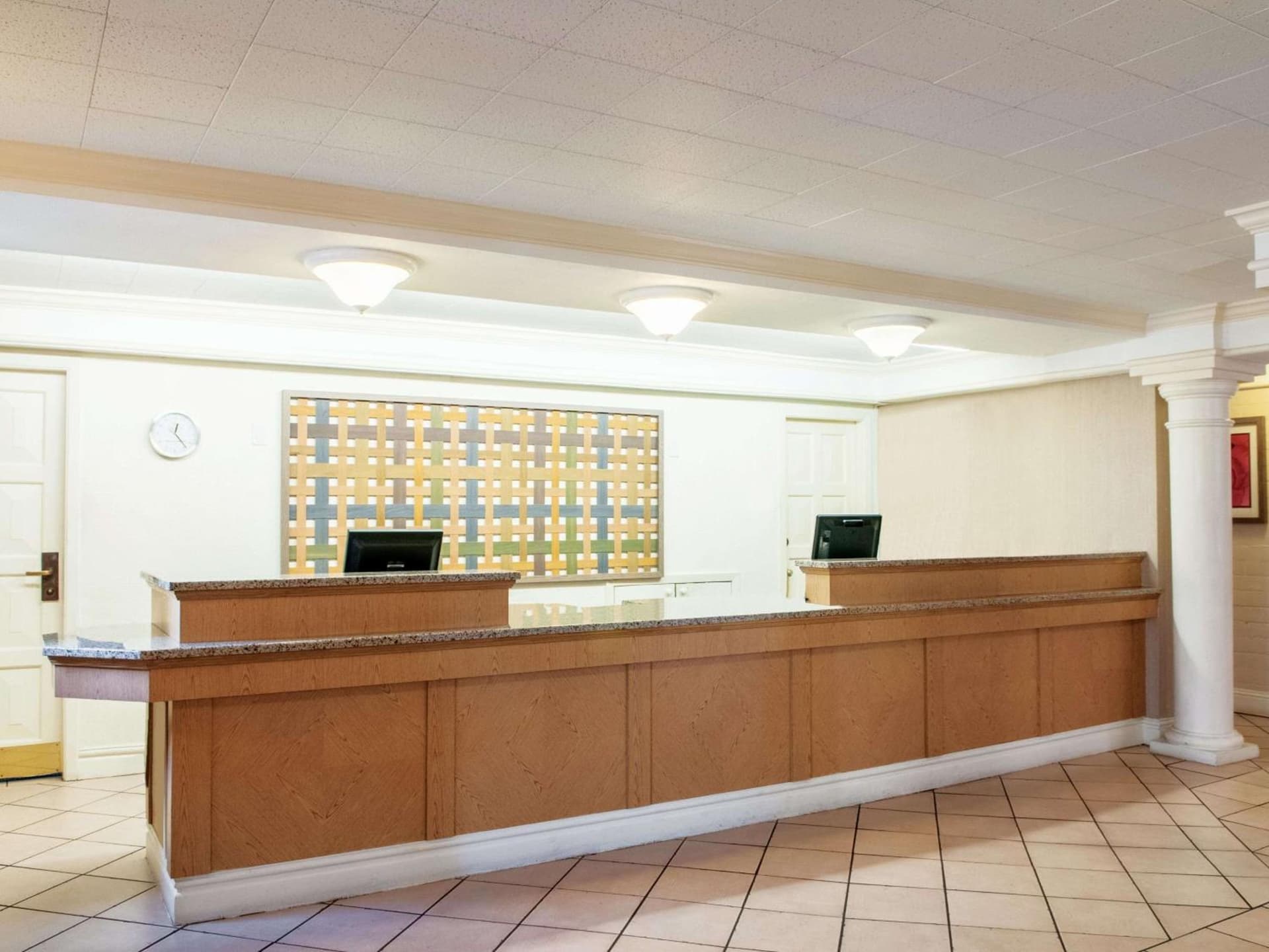 La Quinta Inn by Wyndham New Orleans Veterans / Metairie interior in Metairie, LA — gallery photo 2
