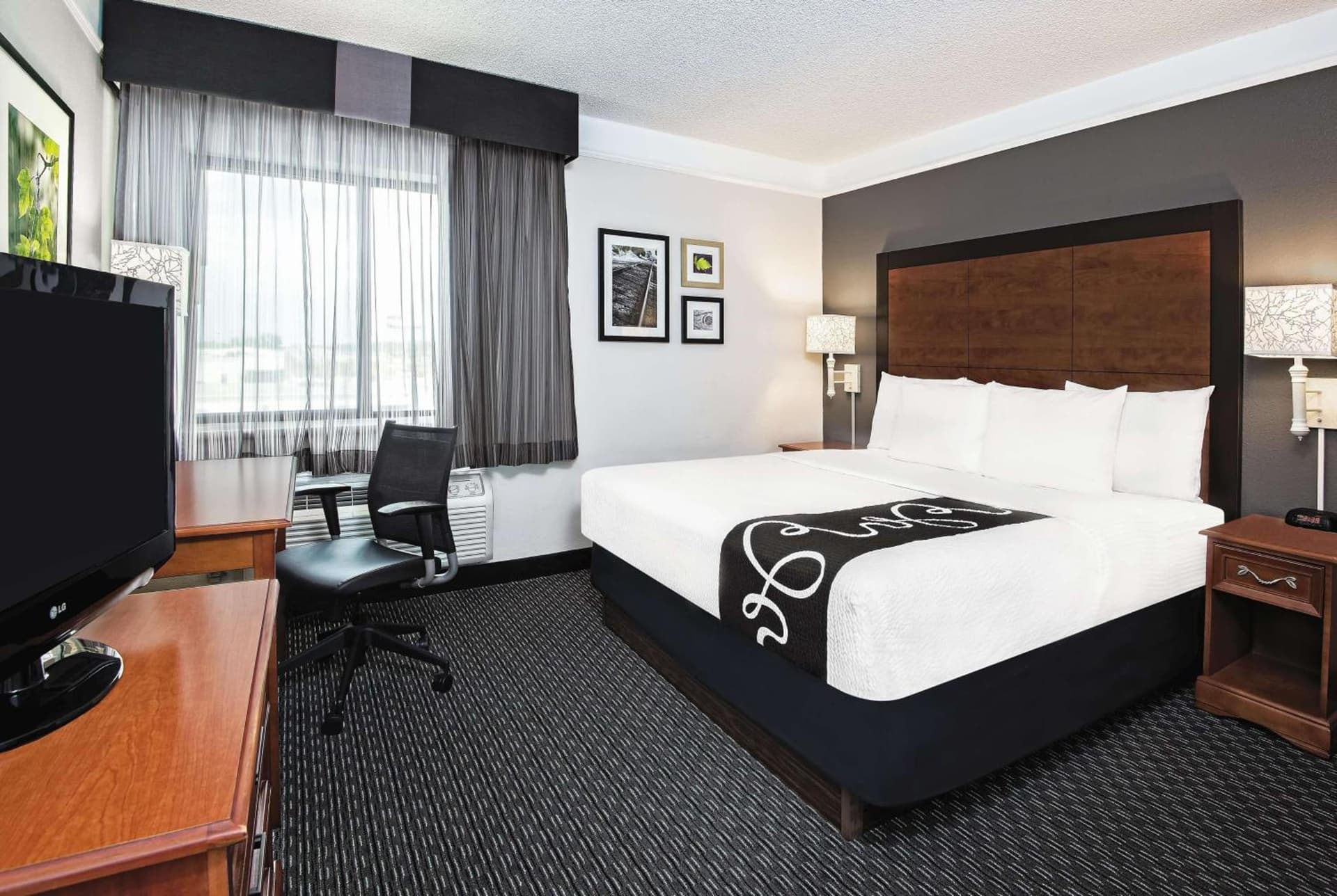 La Quinta Inn & Suites by Wyndham San Antonio Riverwalk gallery photo in San Antonio, TX — image 27