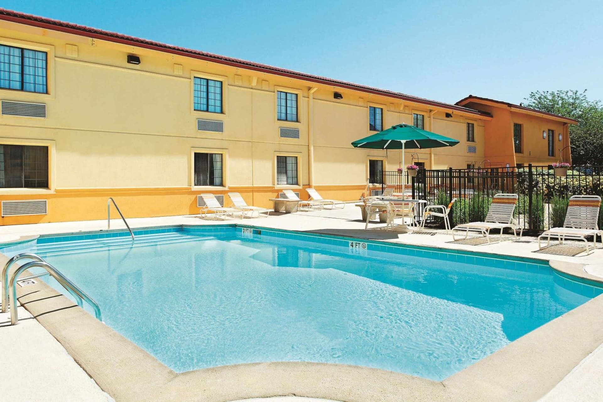 La Quinta Inn by Wyndham Champaign gallery photo in Champaign, IL — image 29