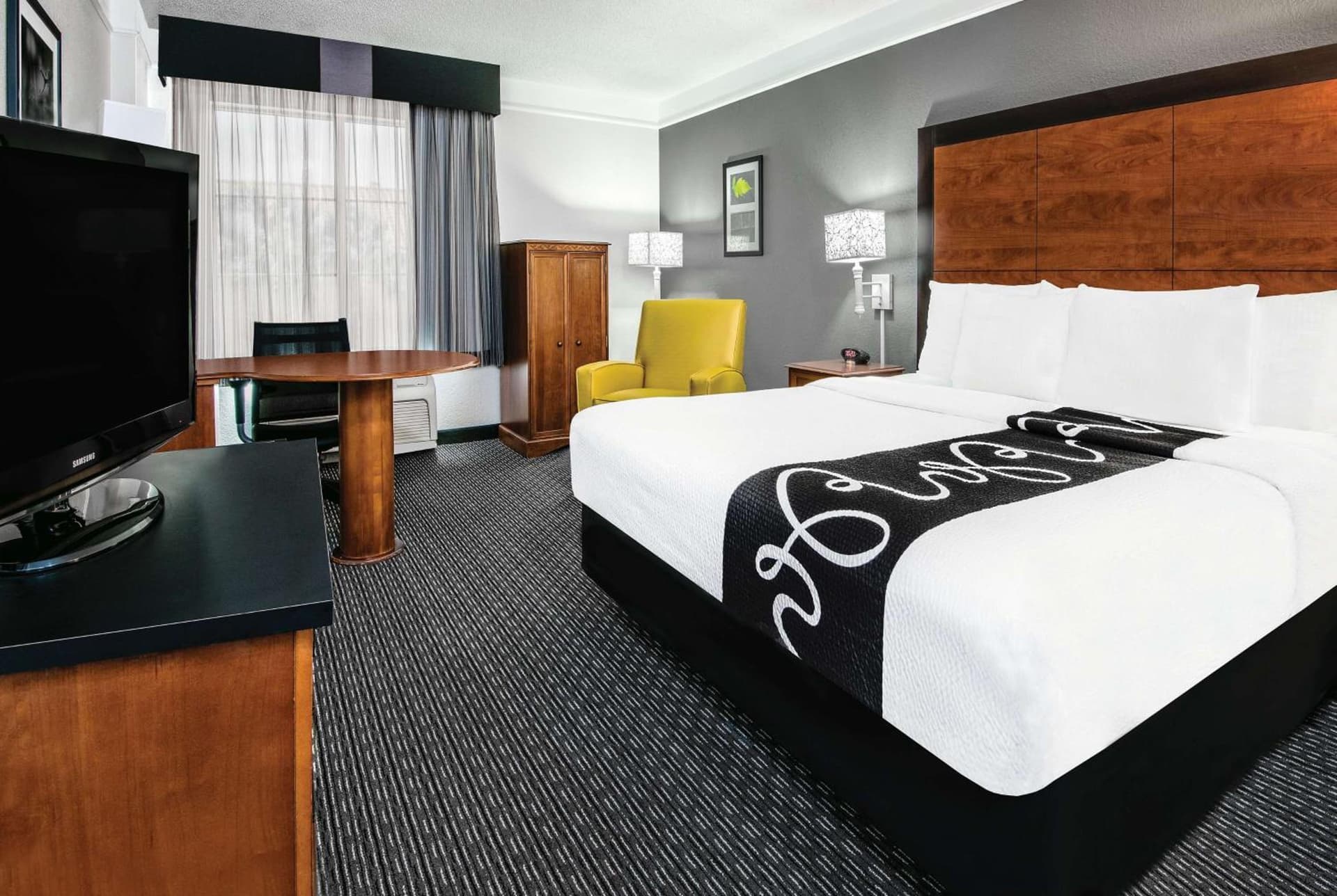 La Quinta Inn & Suites by Wyndham San Antonio Riverwalk gallery photo in San Antonio, TX — image 4