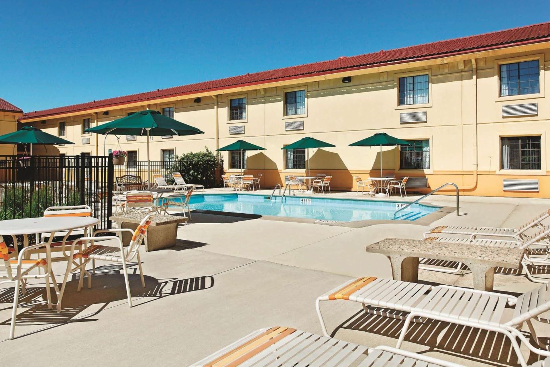 La Quinta Inn by Wyndham Champaign gallery photo in Champaign, IL — image 10