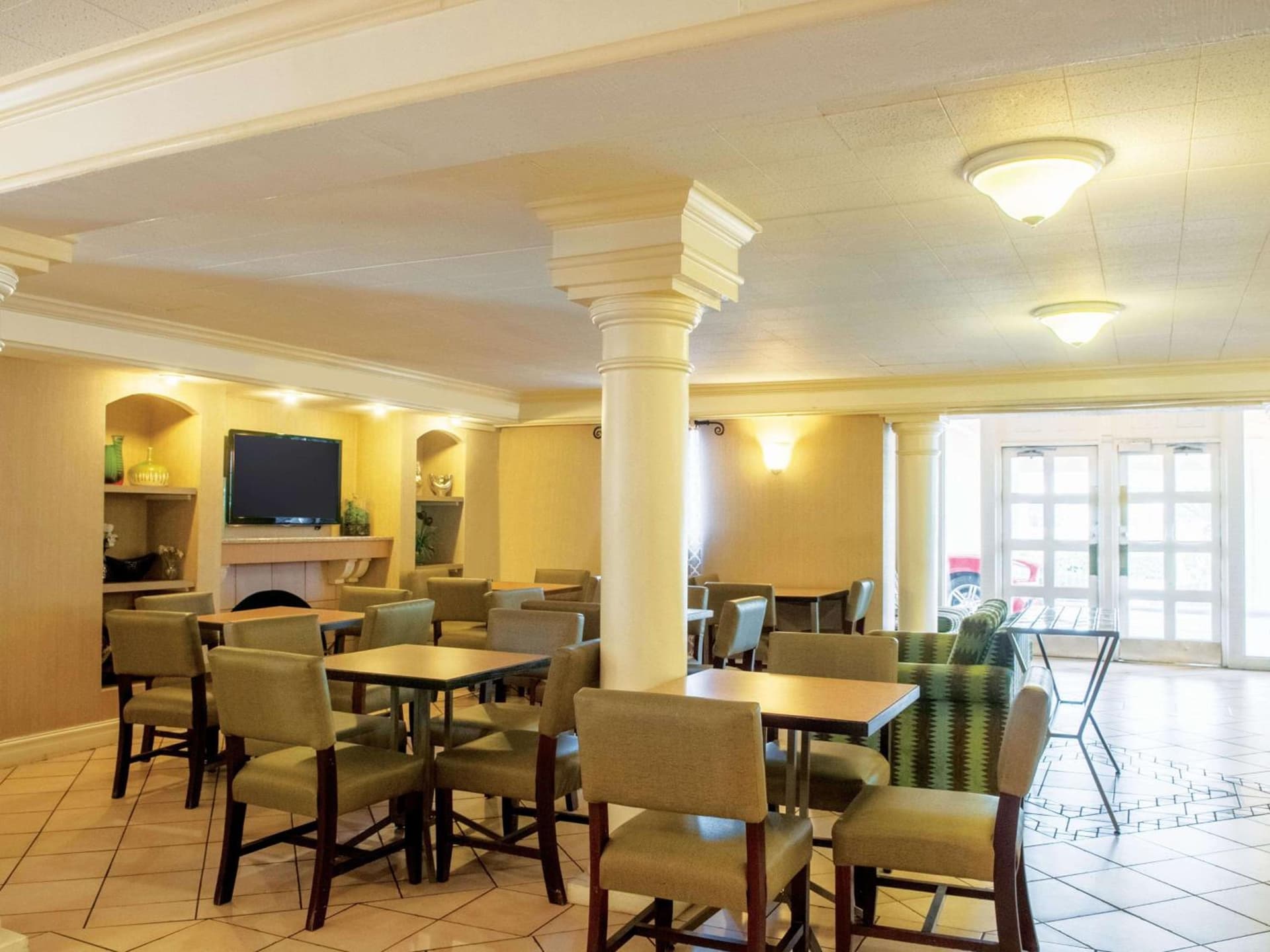 La Quinta Inn by Wyndham New Orleans Veterans / Metairie property views in Metairie, LA — gallery photo 3