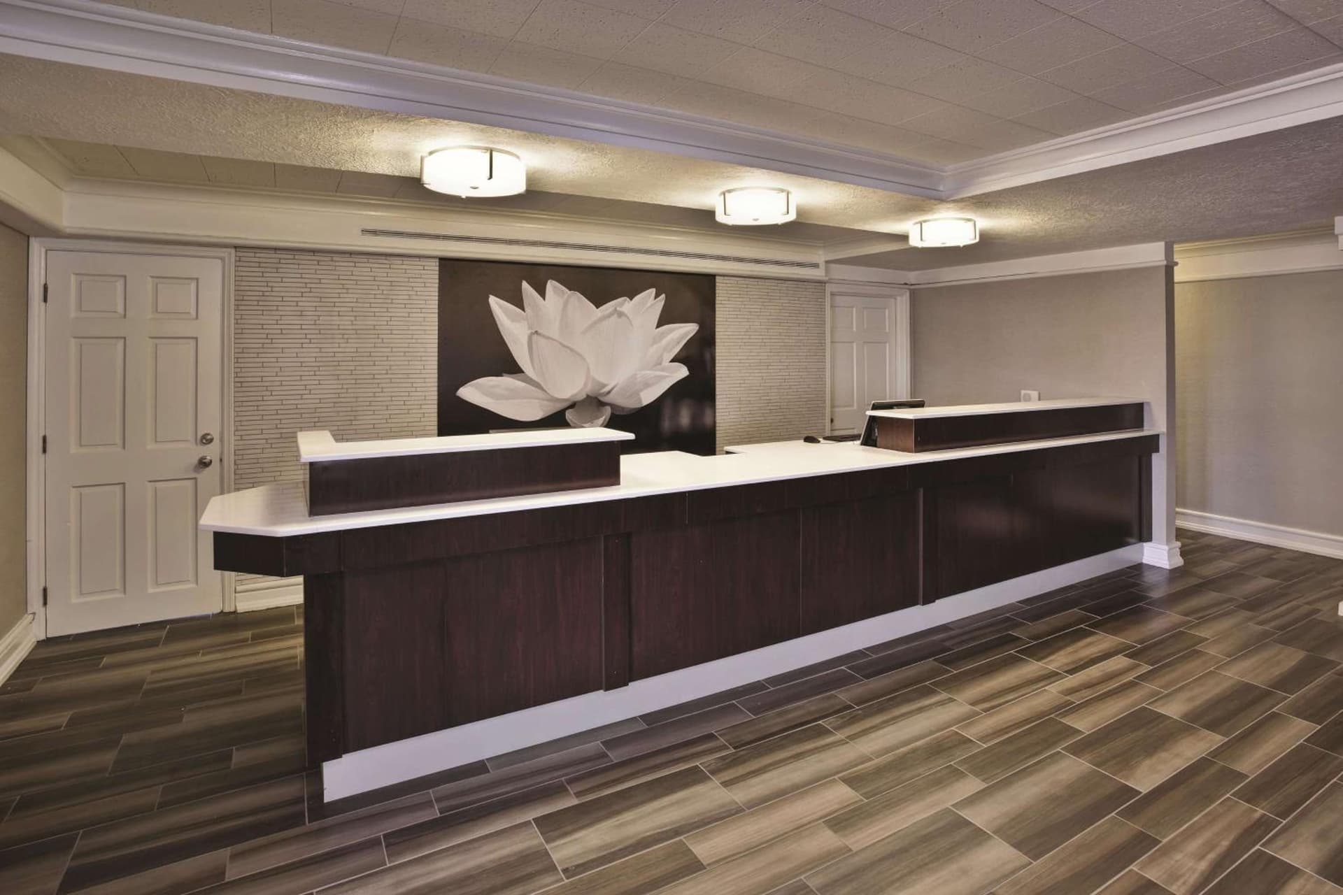 La Quinta Inn by Wyndham Nashville South interior in Nashville, TN — gallery photo 2