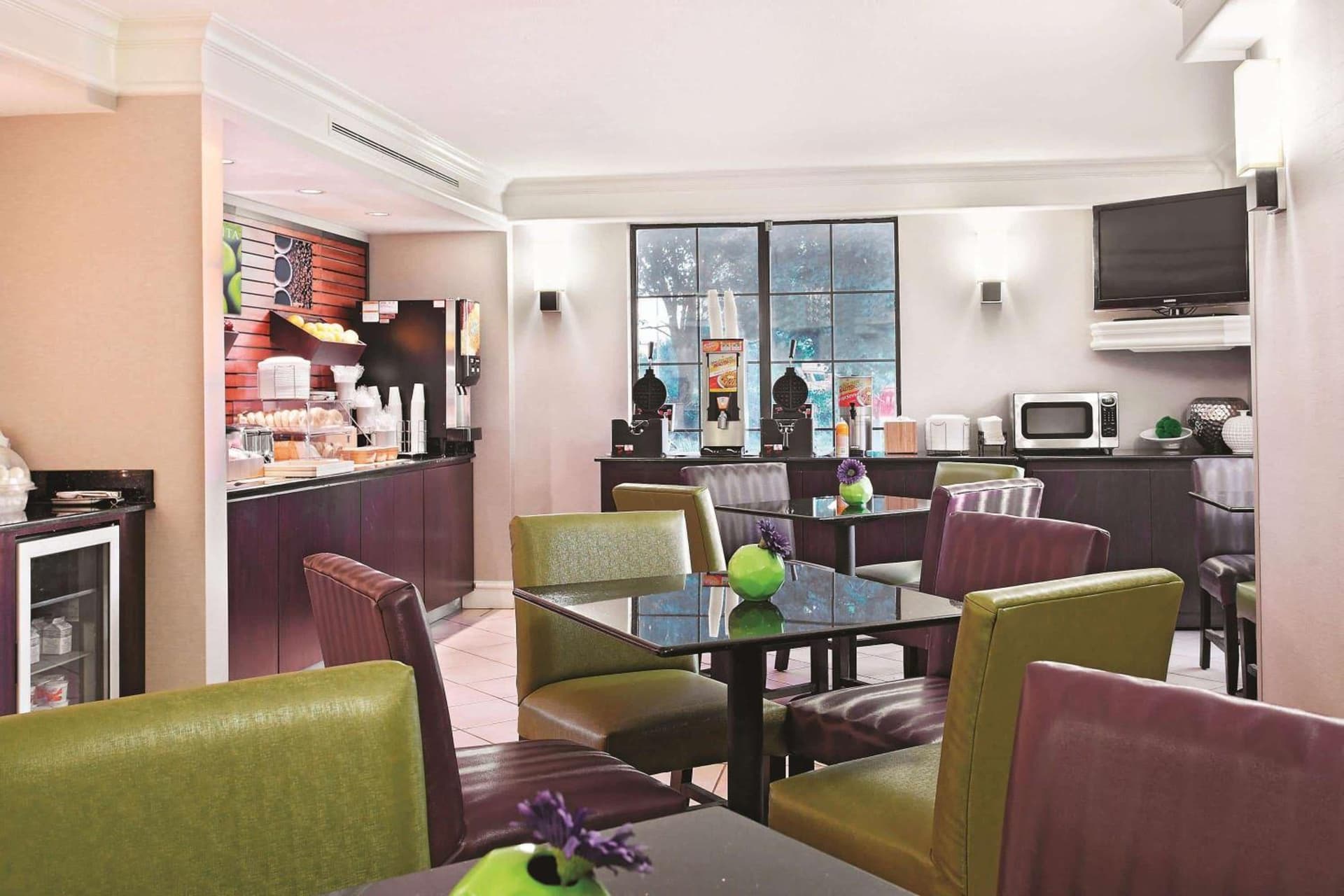 La Quinta Inn by Wyndham Champaign gallery photo in Champaign, IL — image 26