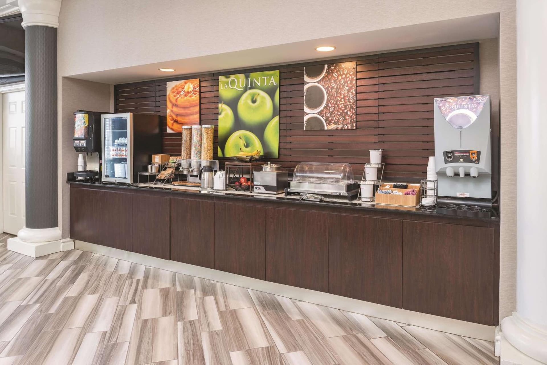 La Quinta by Wyndham St. Louis Westport gallery photo in Saint Louis, MO — image 55