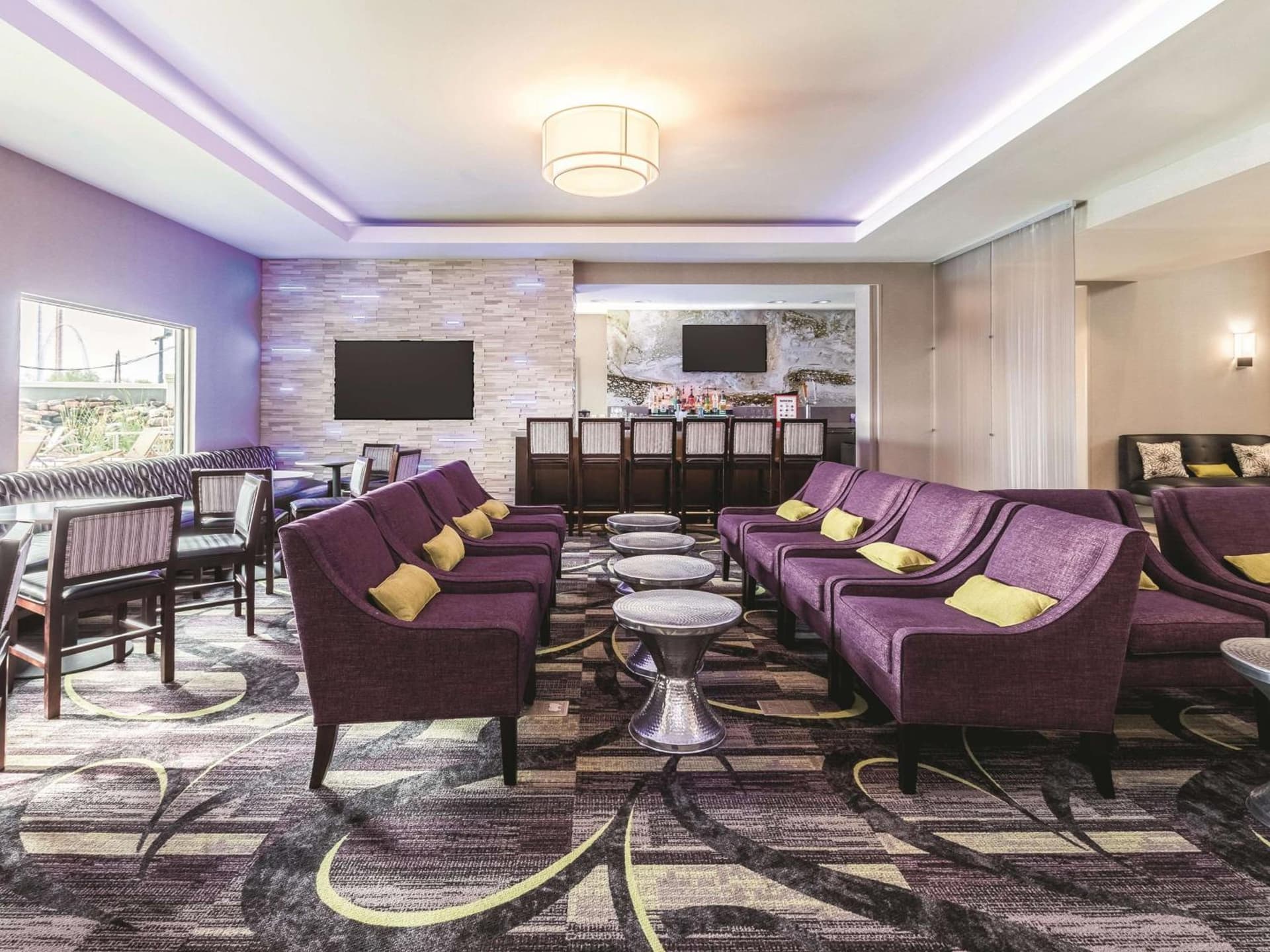 La Quinta by Wyndham Arlington North 6 Flags Dr gallery photo in Arlington, TX — image 29