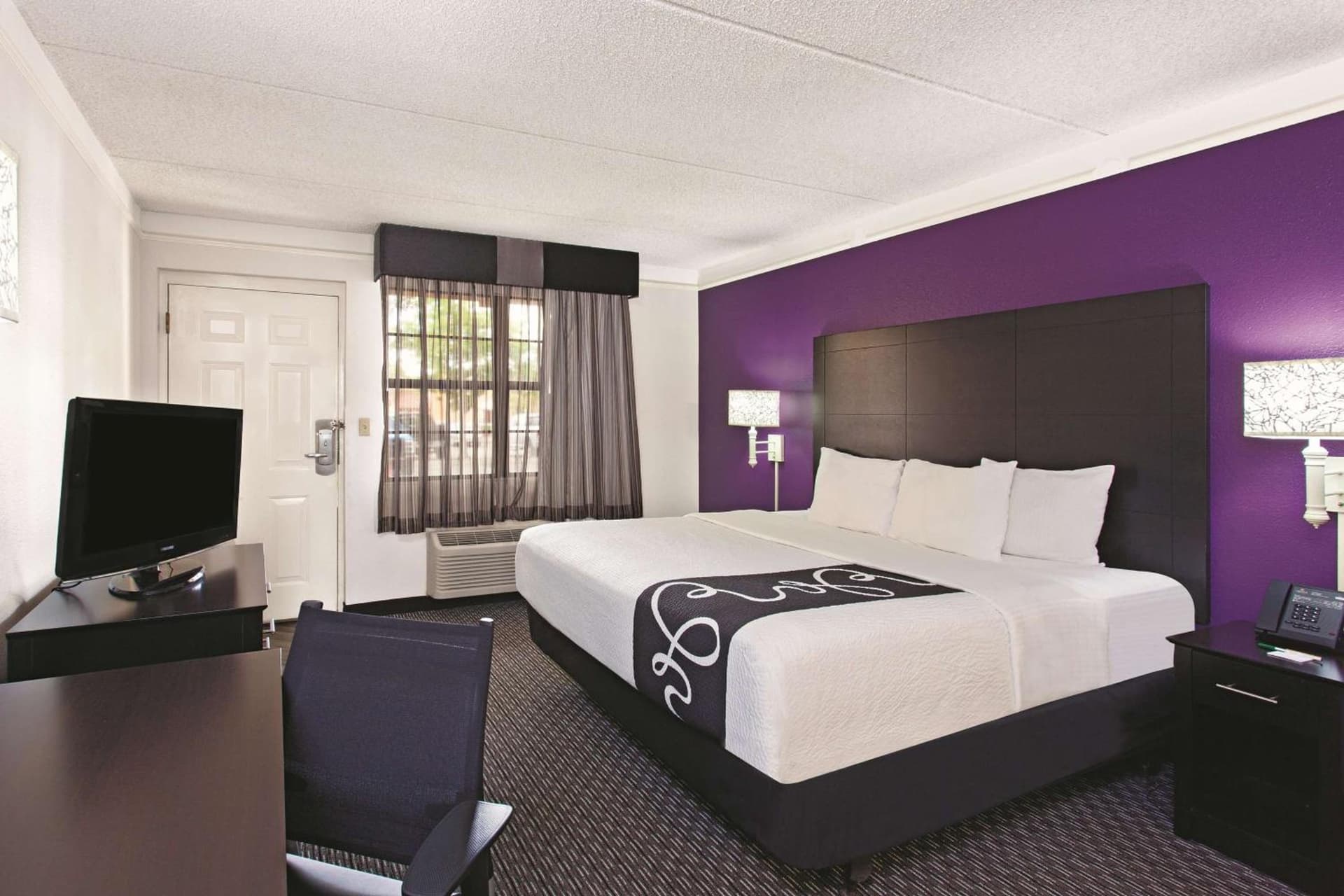 La Quinta Inn by Wyndham Fresno Yosemite interior in Fresno, CA — gallery photo 2