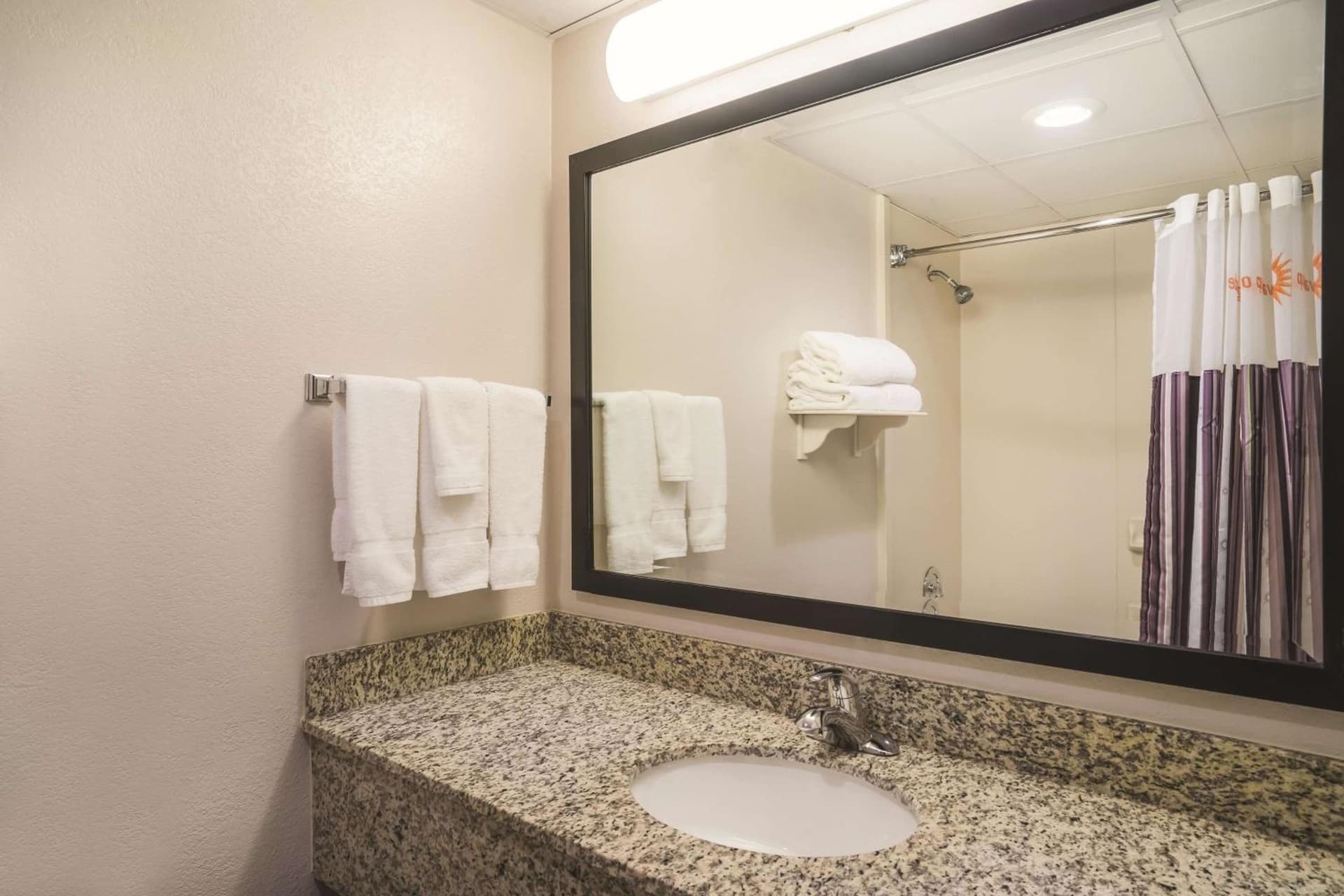 La Quinta Inn by Wyndham and Conference Center San Angelo gallery photo in San Angelo, TX — image 54