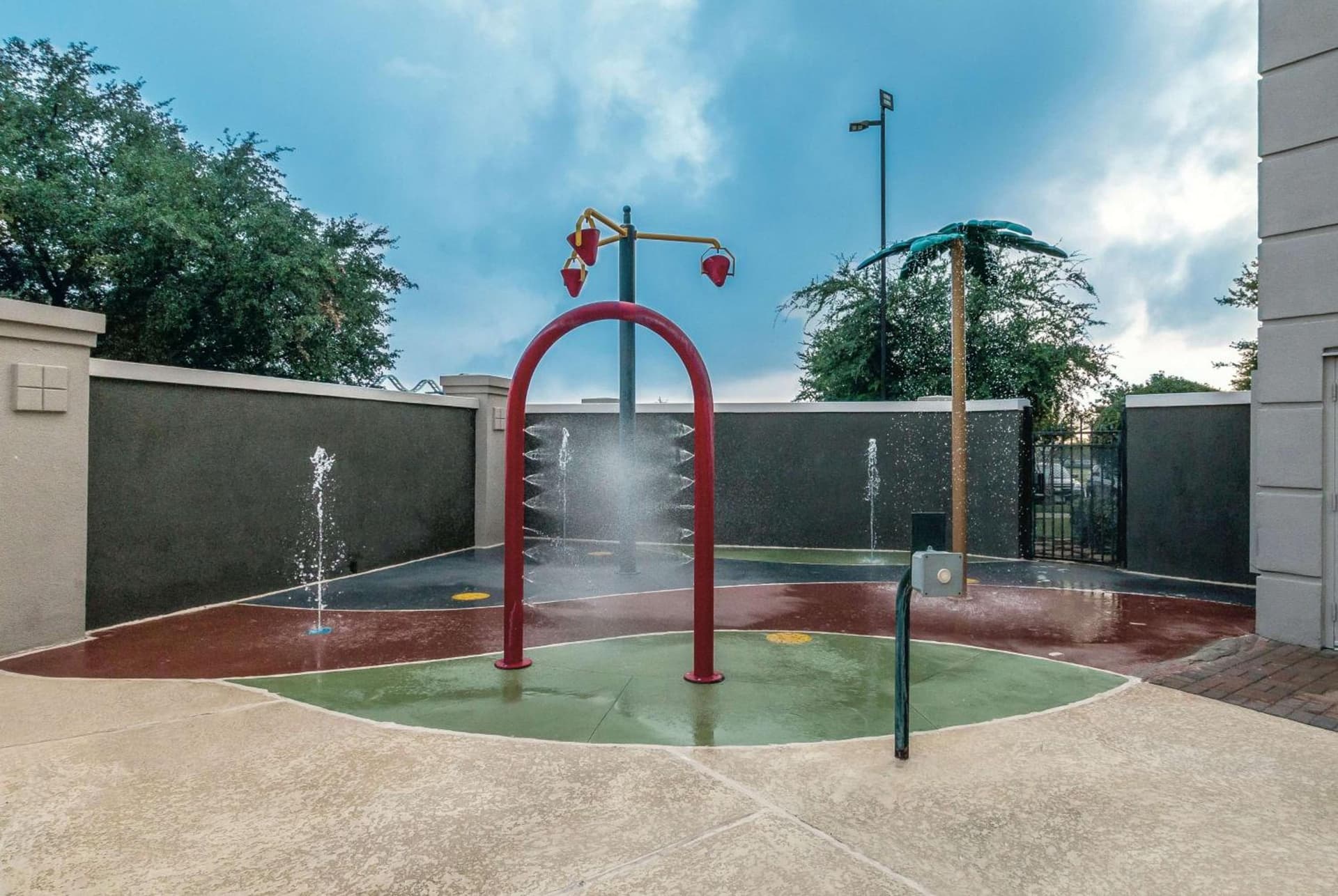 La Quinta by Wyndham Arlington North 6 Flags Dr gallery photo in Arlington, TX — image 5