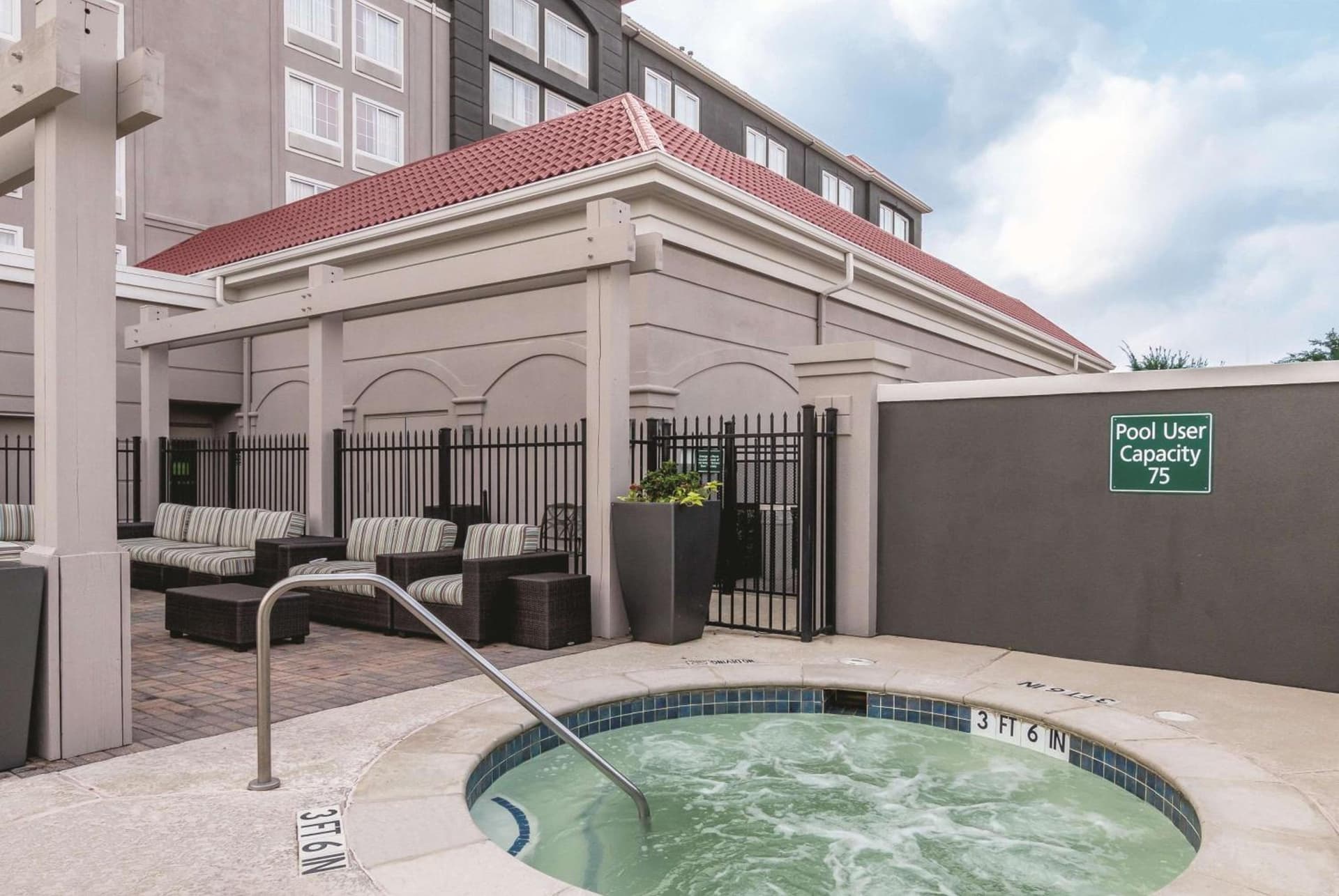 La Quinta by Wyndham Arlington North 6 Flags Dr gallery photo in Arlington, TX — image 38
