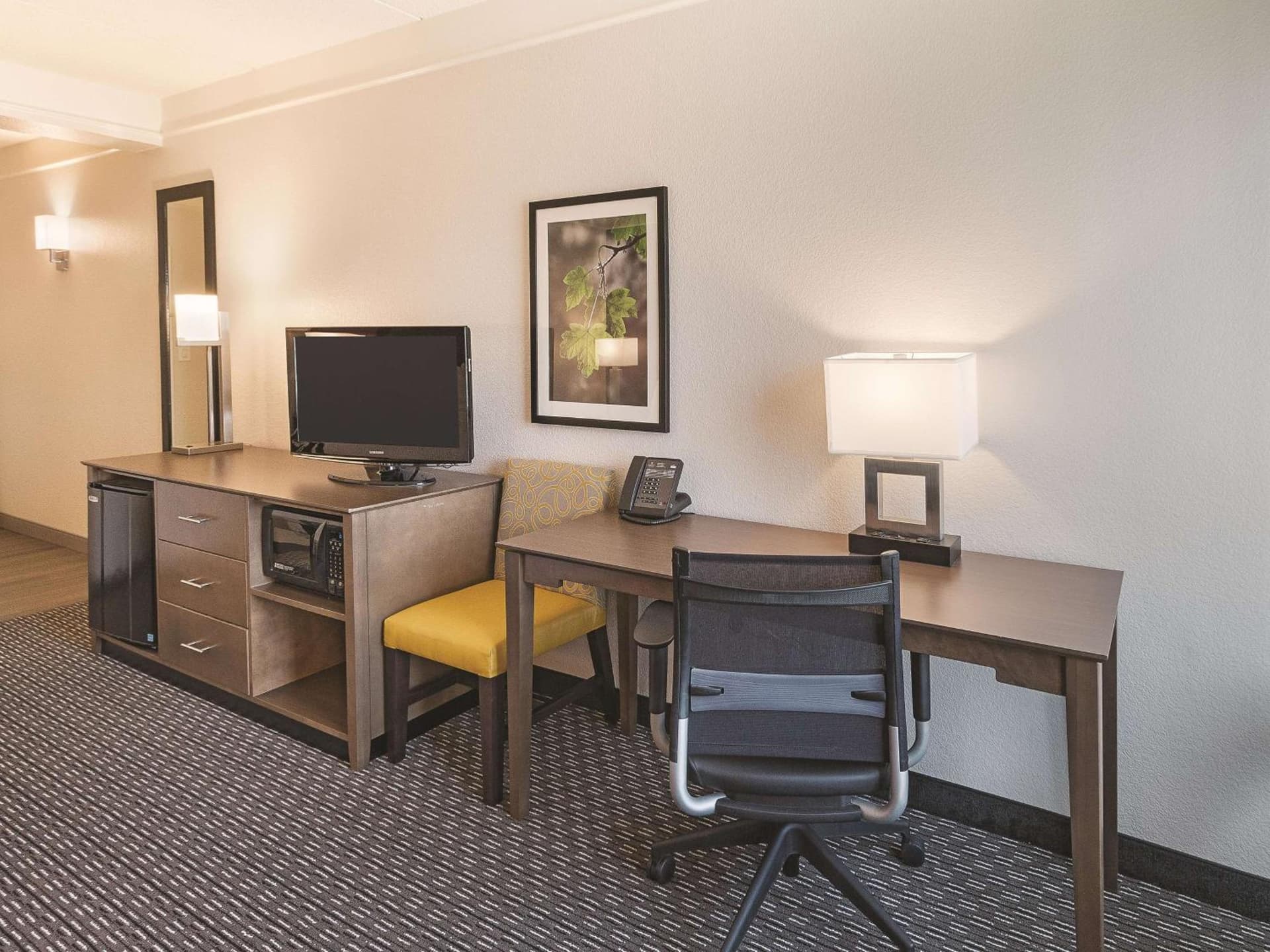 La Quinta by Wyndham Arlington North 6 Flags Dr gallery photo in Arlington, TX — image 15
