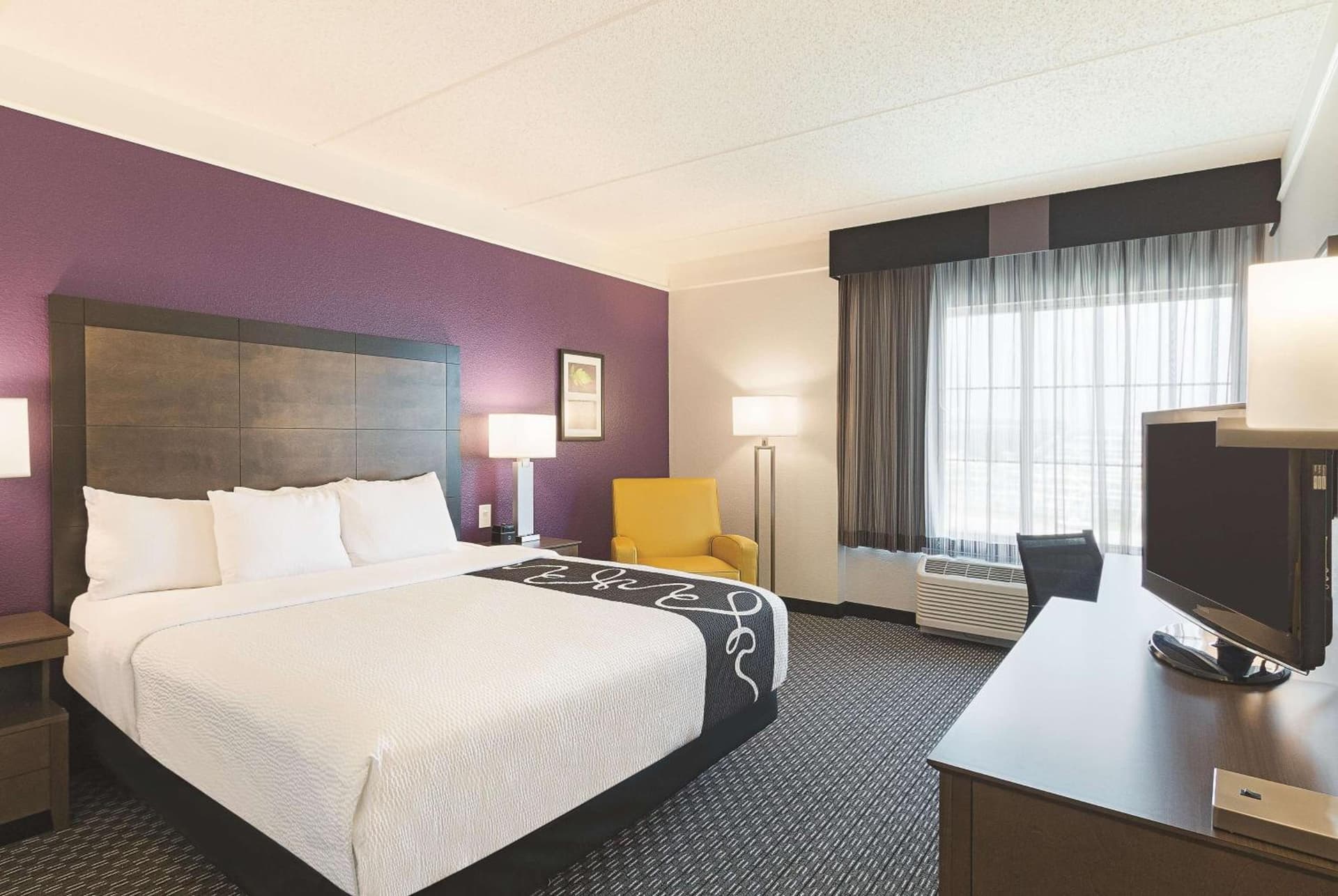 La Quinta by Wyndham Arlington North 6 Flags Dr gallery photo in Arlington, TX — image 12