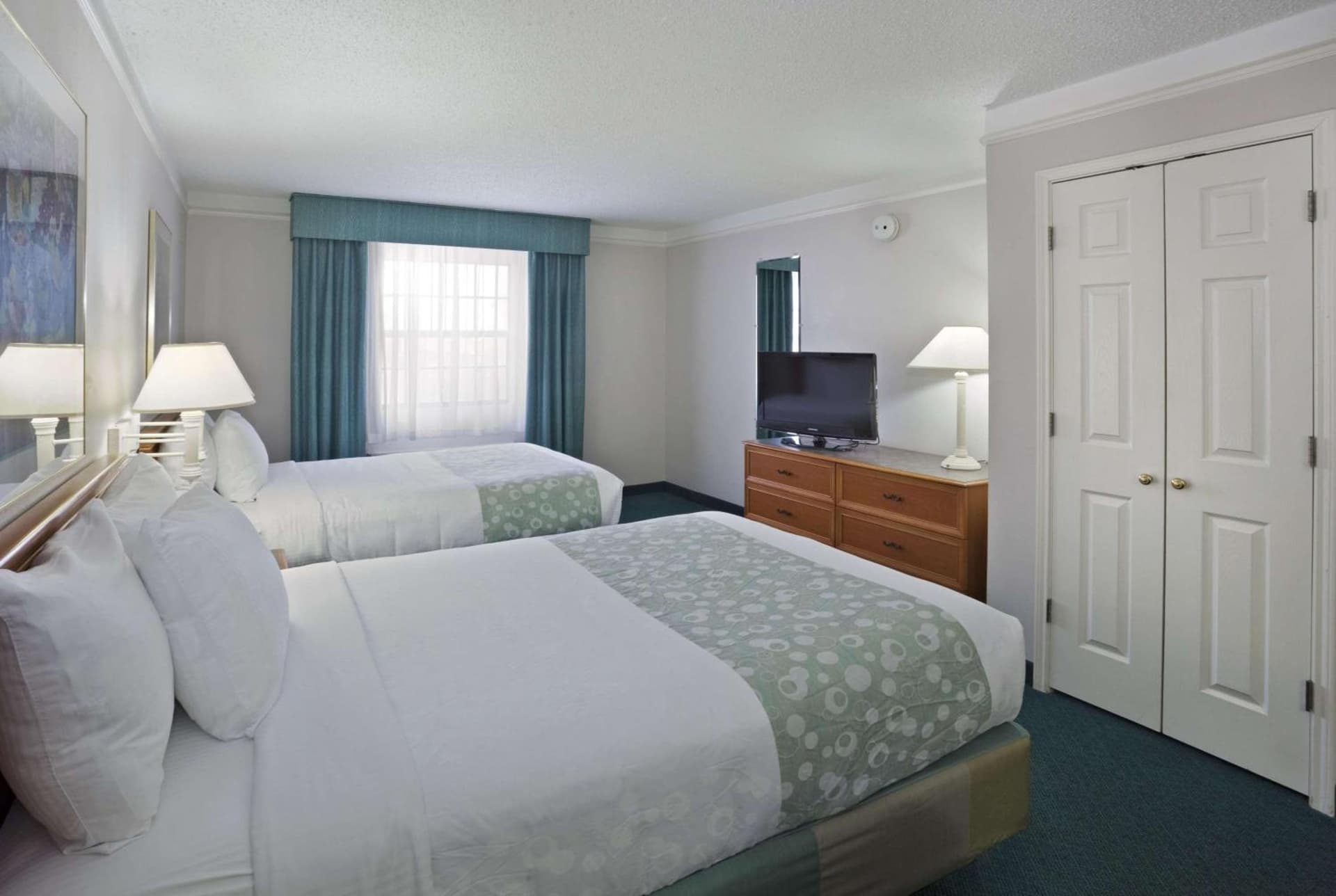 La Quinta Inn by Wyndham Omaha West interior in Omaha, NE — gallery photo 2