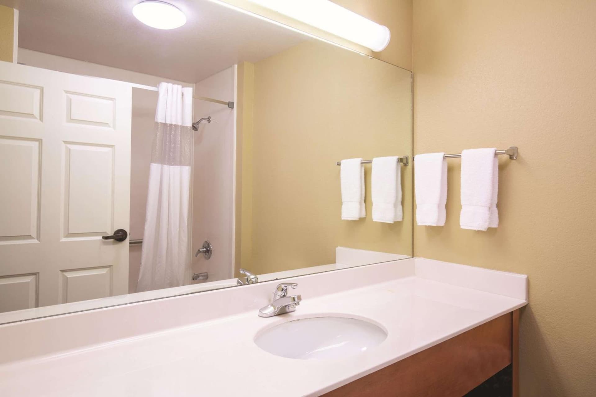 La Quinta by Wyndham Bentonville gallery photo in Bentonville, AR — image 7