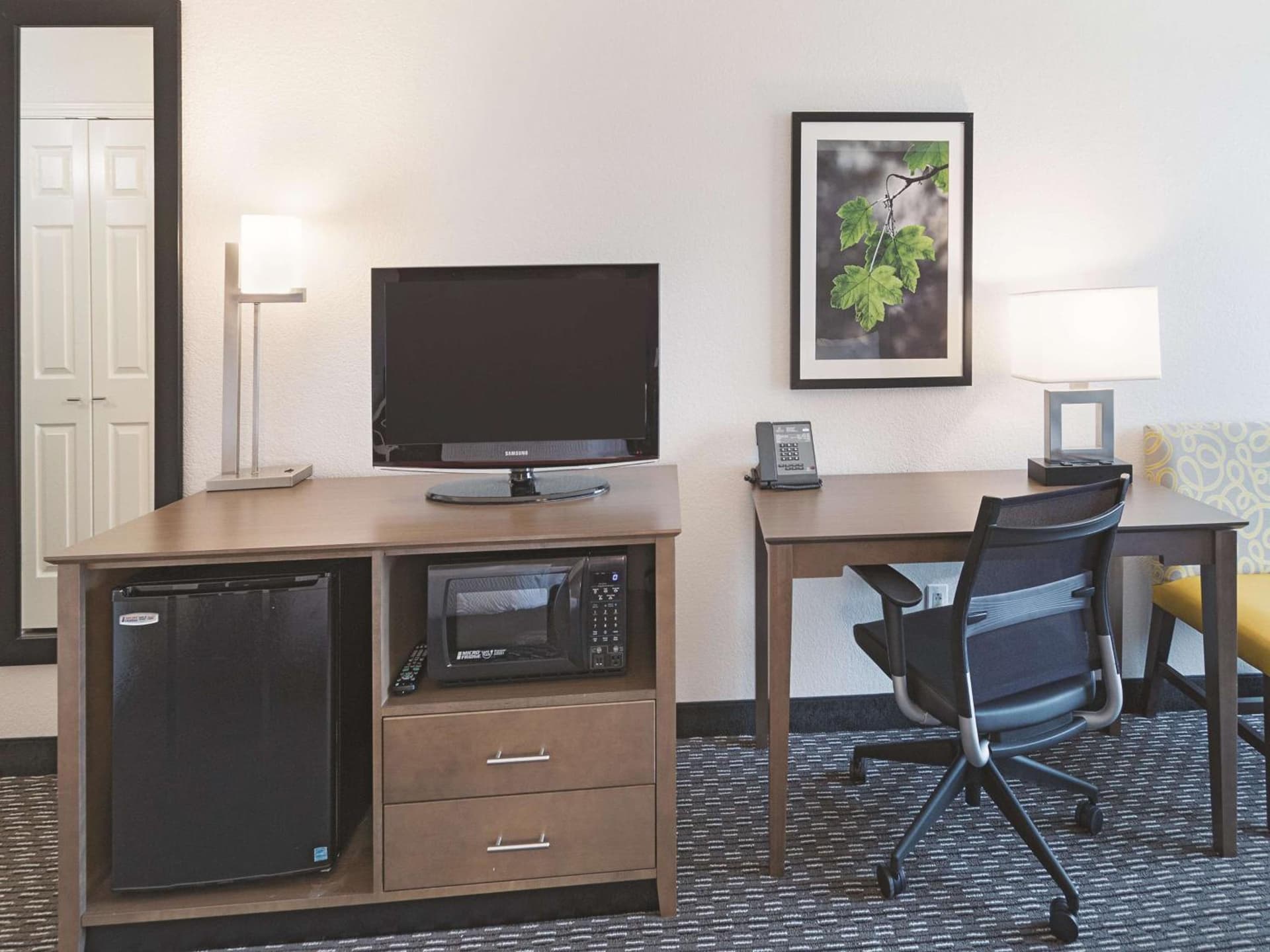 La Quinta by Wyndham Arlington North 6 Flags Dr gallery photo in Arlington, TX — image 10