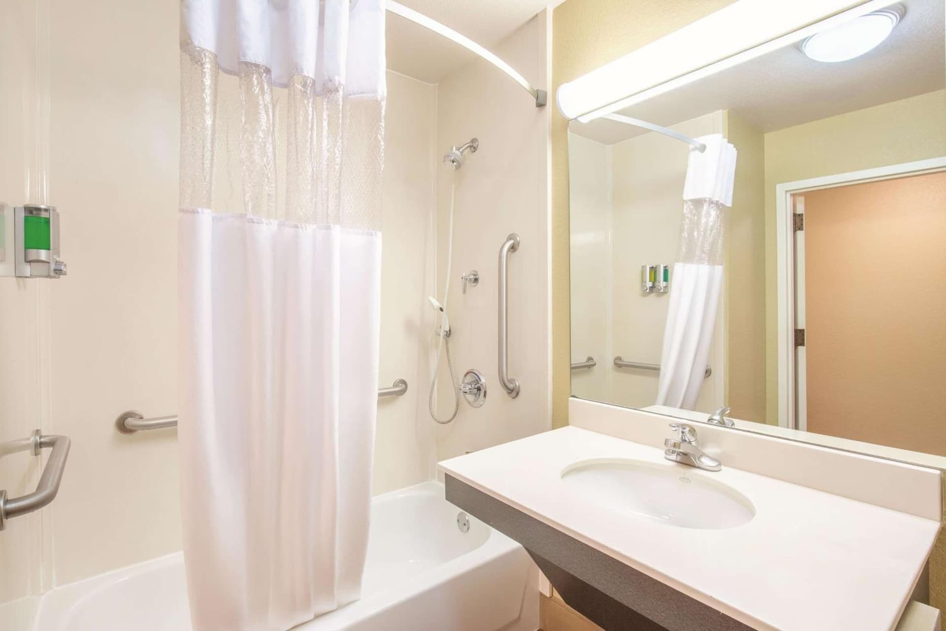 La Quinta by Wyndham Bentonville gallery photo in Bentonville, AR — image 38