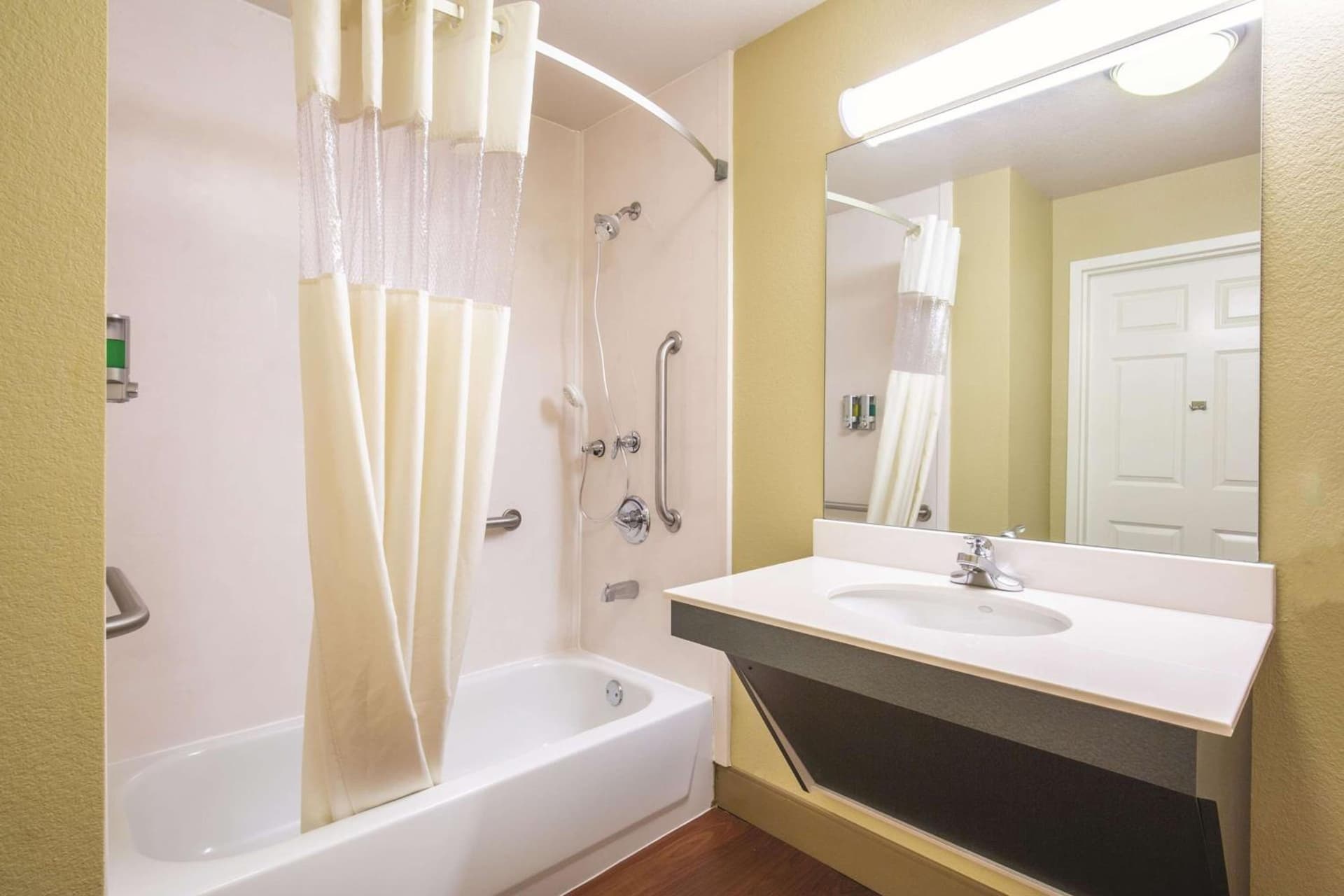 La Quinta by Wyndham Bentonville gallery photo in Bentonville, AR — image 20