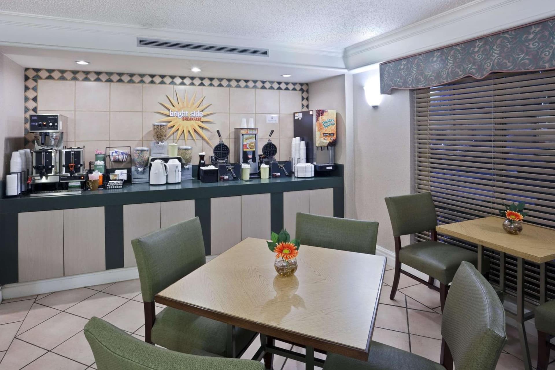 La Quinta Inn by Wyndham Omaha West gallery photo in Omaha, NE — image 16