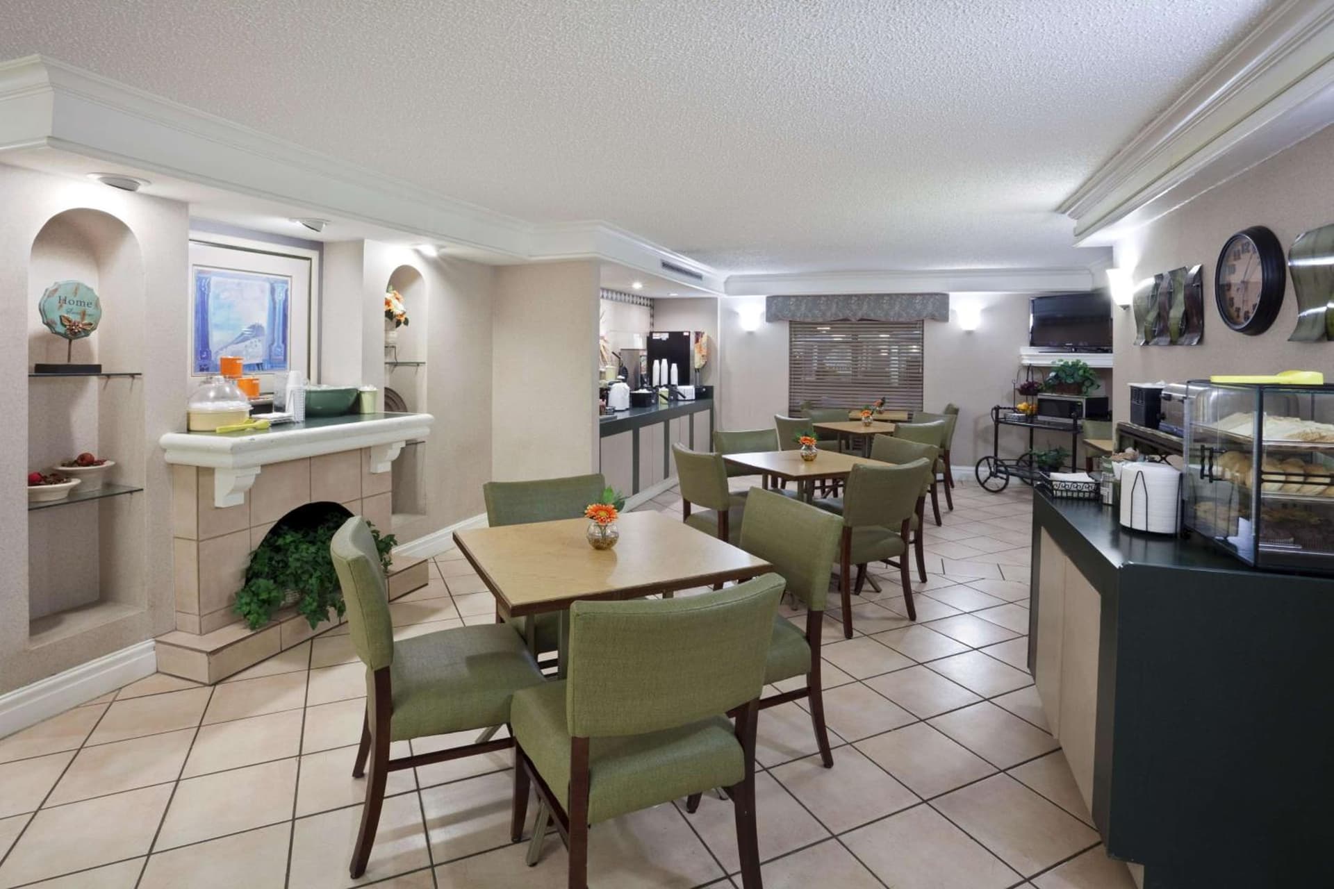 La Quinta Inn by Wyndham Omaha West gallery photo in Omaha, NE — image 23