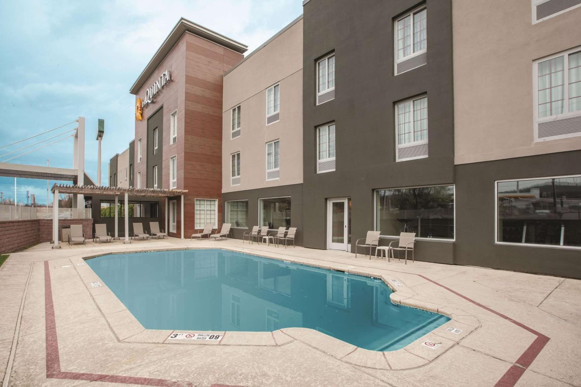 La Quinta by Wyndham New Cumberland - Harrisburg interior in New Cumberland, PA — gallery photo 2