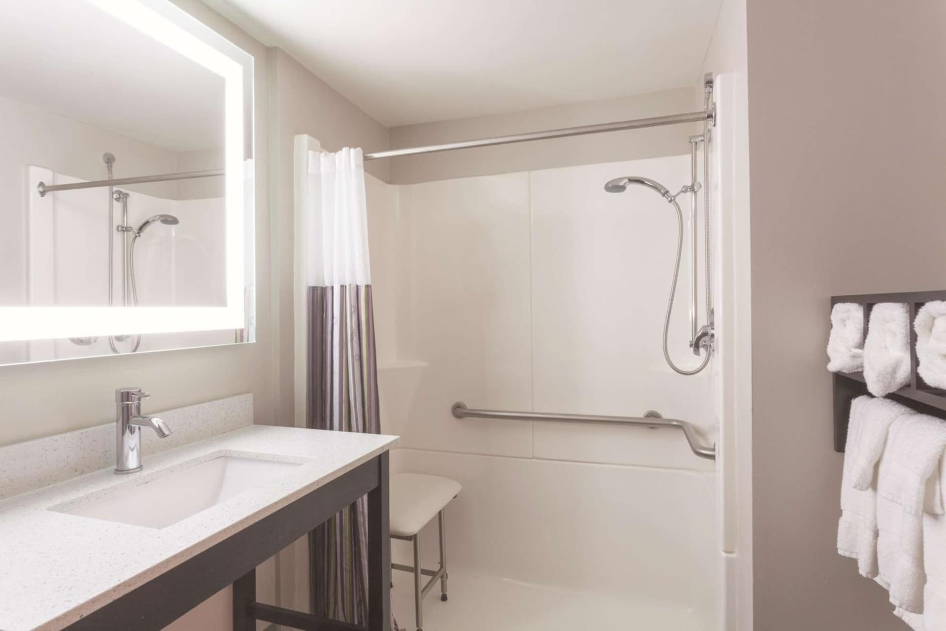 La Quinta by Wyndham Columbus North gallery photo in Columbus, GA — image 8