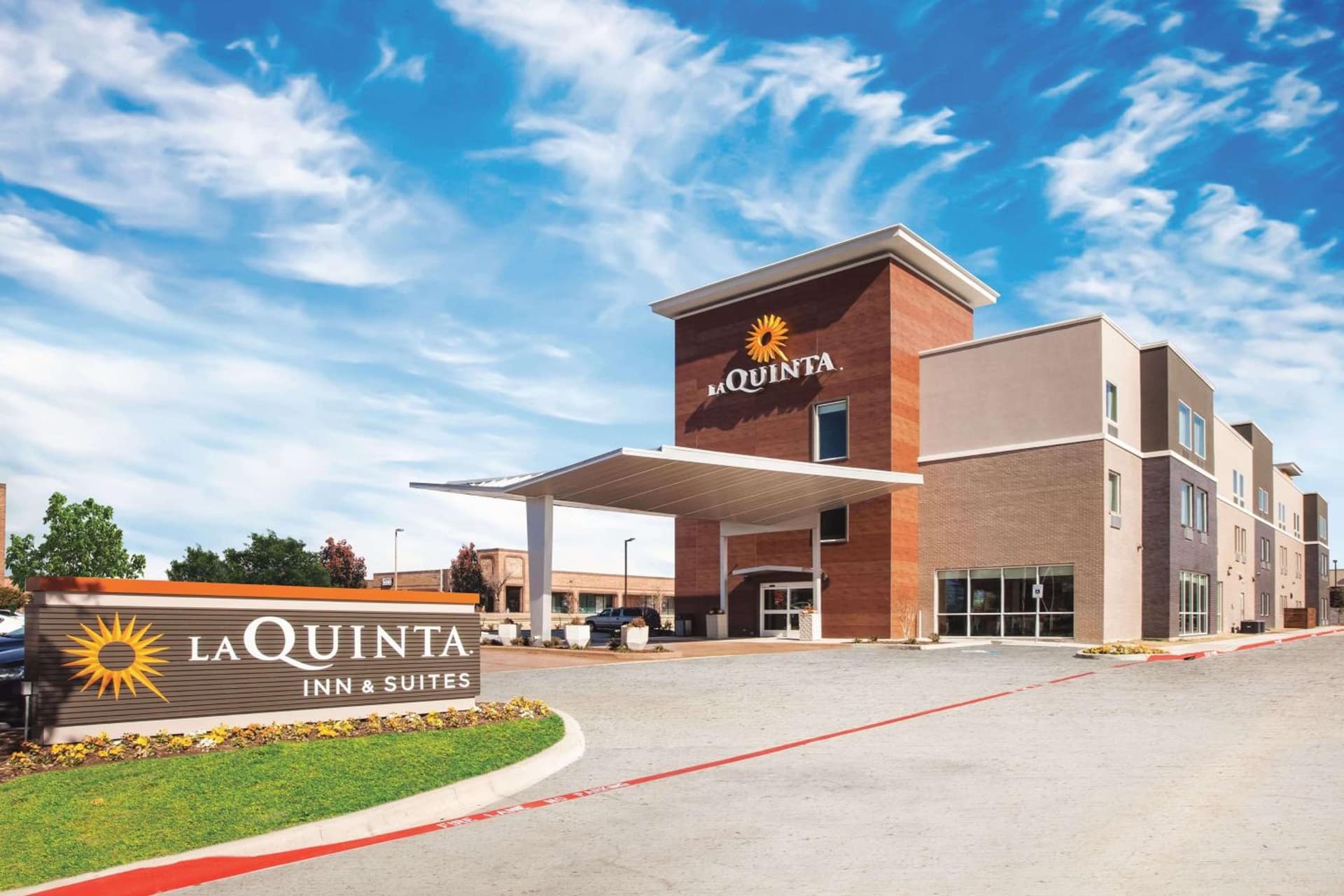 La Quinta by Wyndham Dallas Northeast-Arboretum interior in Garland, TX — gallery photo 2