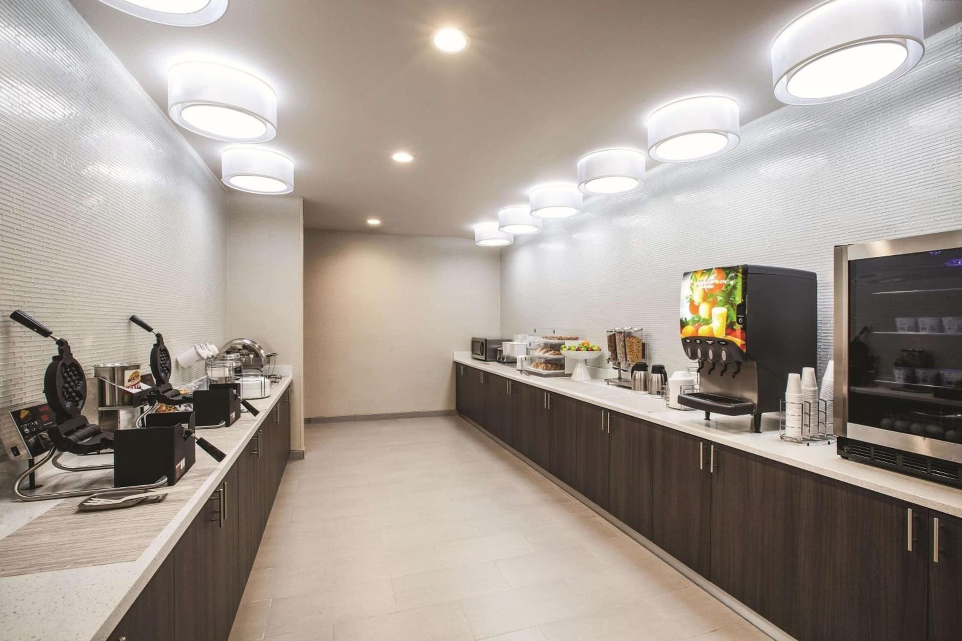 La Quinta by Wyndham Dallas Northeast-Arboretum gallery photo in Garland, TX — image 14