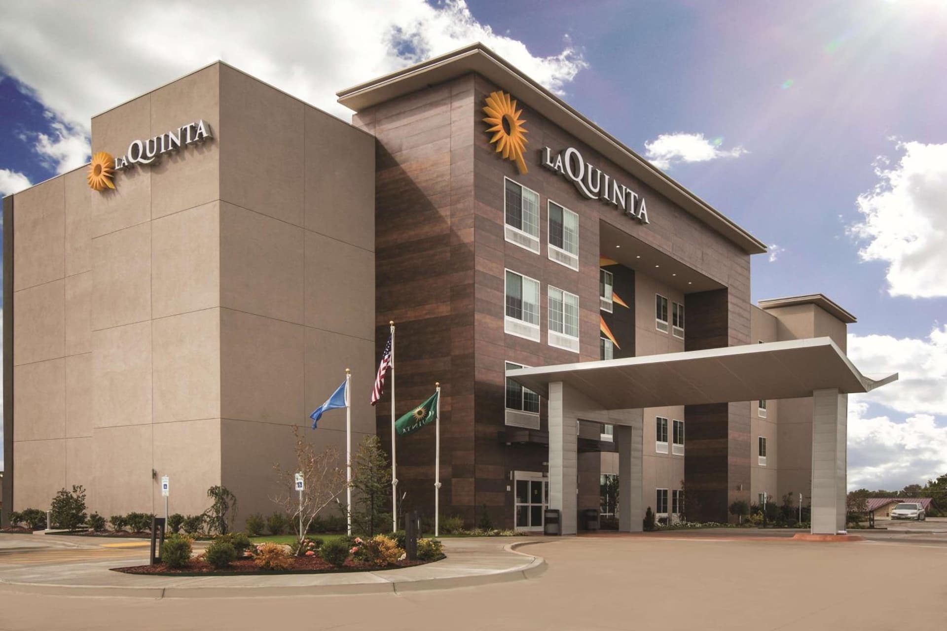 La Quinta by Wyndham Mobile featured exterior or lobby in Mobile, AL — similar hotel