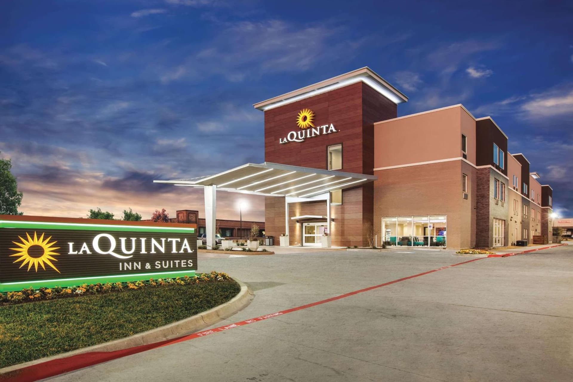 La Quinta by Wyndham Dallas Northeast-Arboretum exterior or lobby in Garland, TX — main listing photo