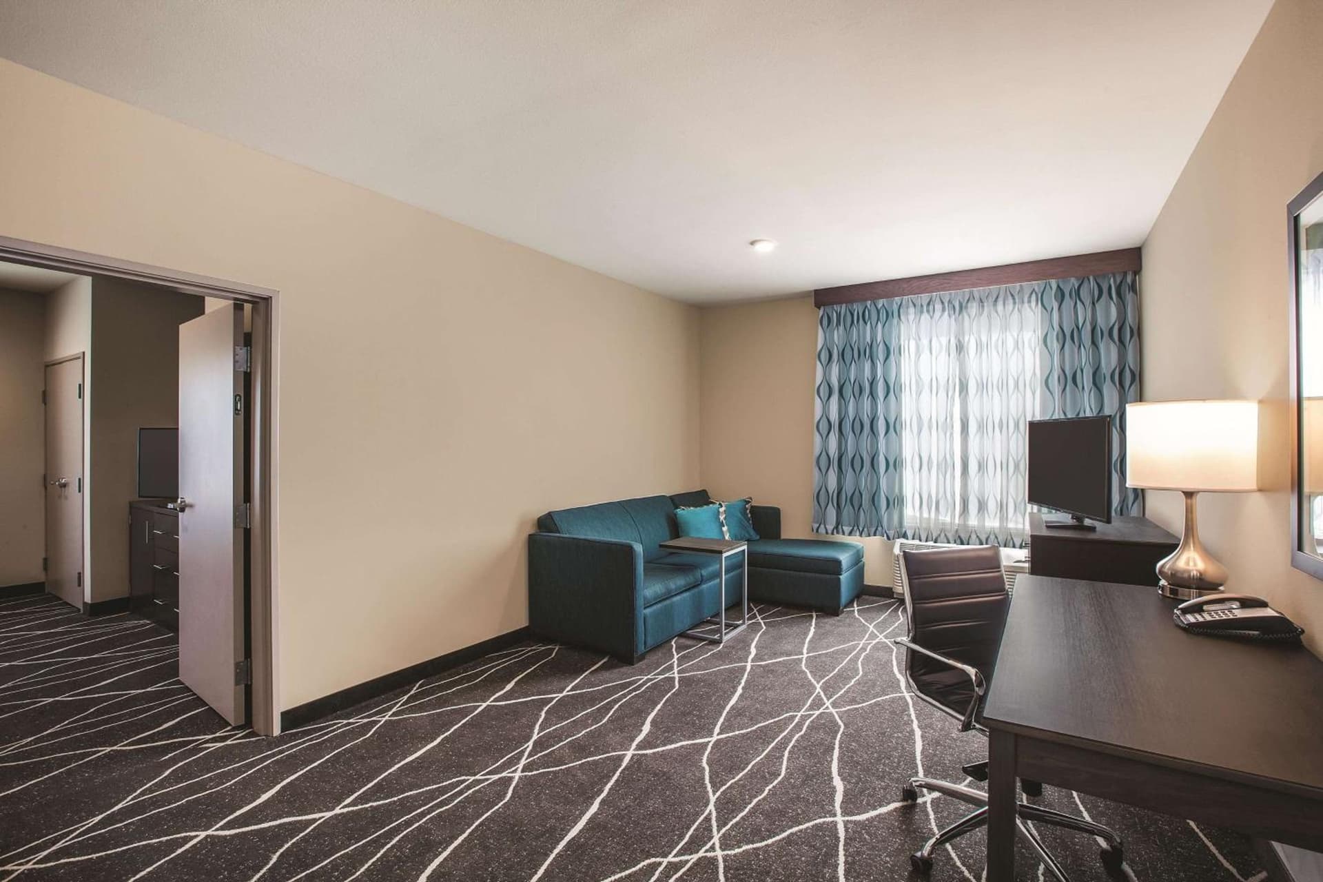 La Quinta by Wyndham Dallas Northeast-Arboretum gallery photo in Garland, TX — image 4