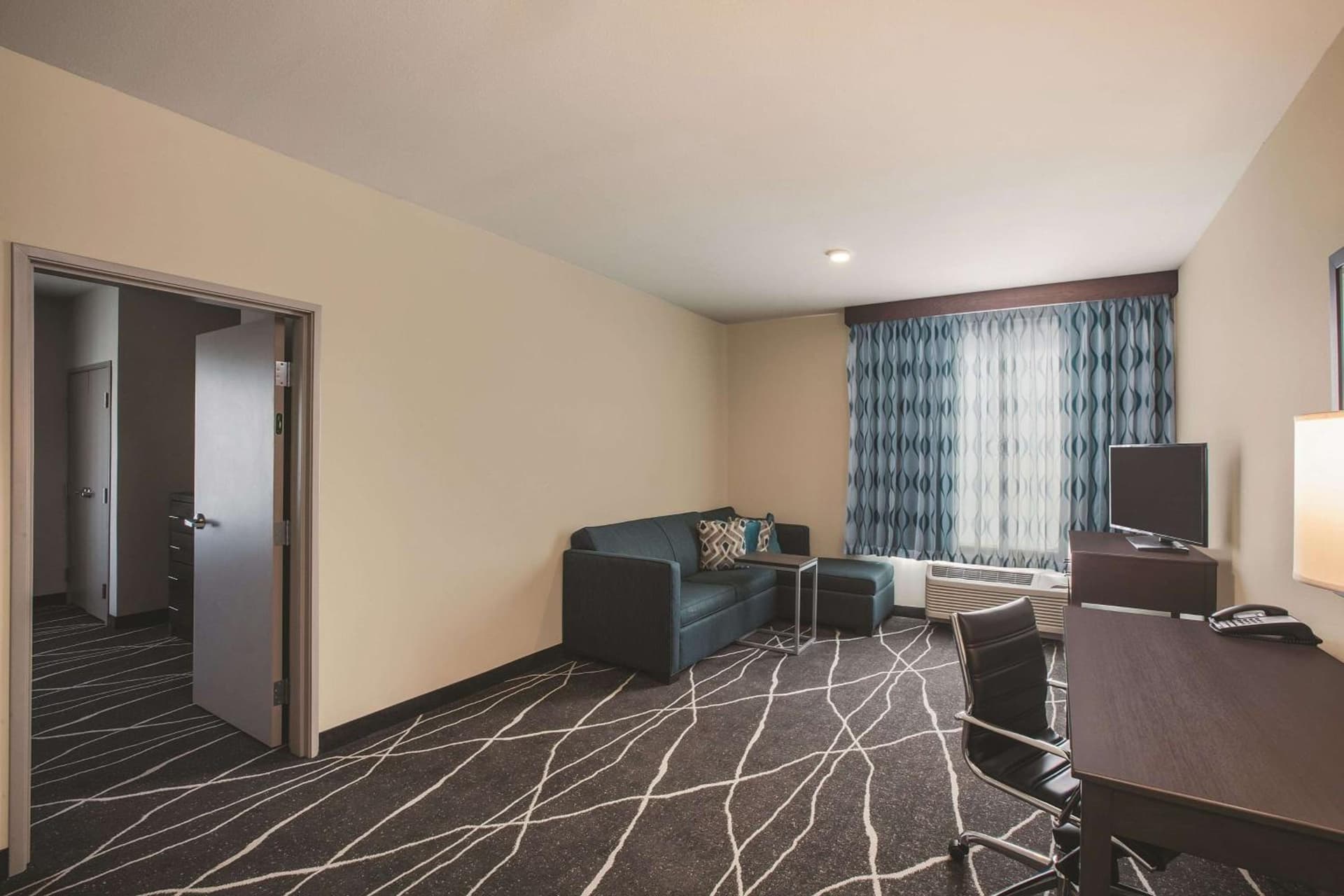 La Quinta by Wyndham Dallas Northeast-Arboretum gallery photo in Garland, TX — image 8