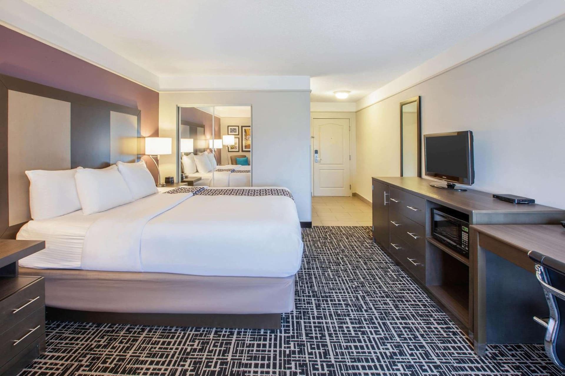 La Quinta by Wyndham Cincinnati Airport Florence gallery photo in Florence, KY — image 17