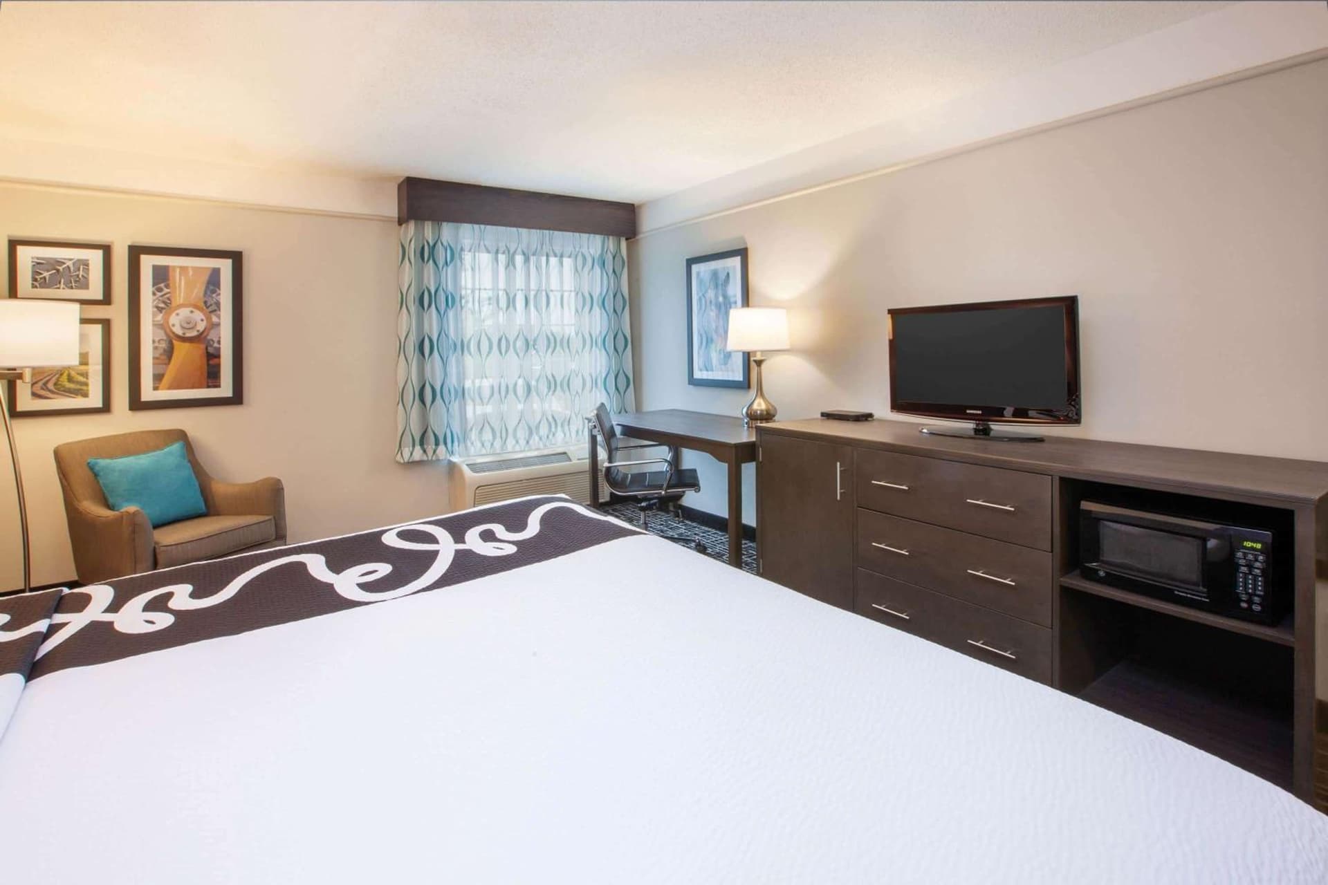 La Quinta by Wyndham Cincinnati Airport Florence gallery photo in Florence, KY — image 19