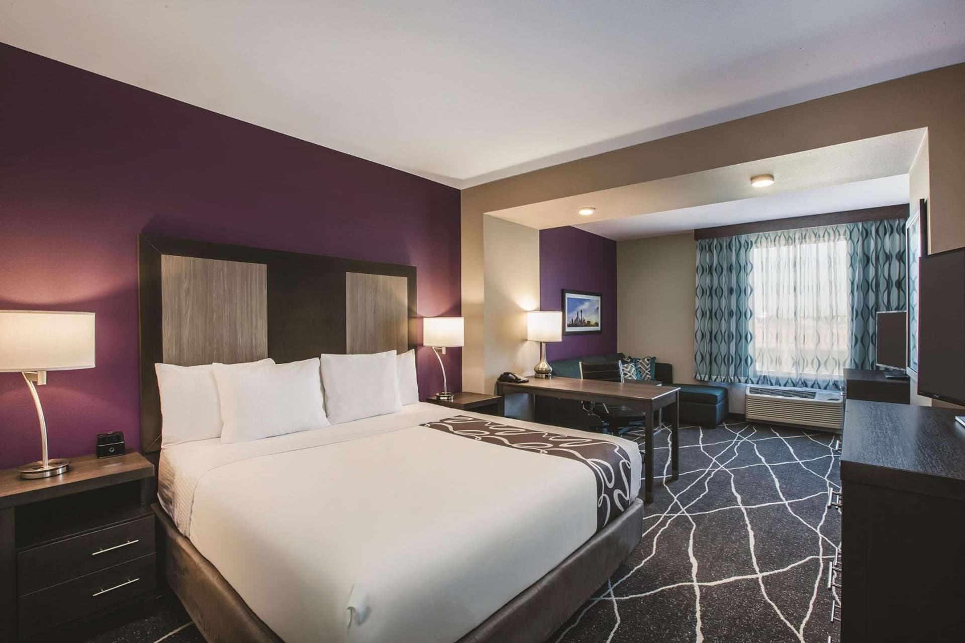 La Quinta by Wyndham Dallas Northeast-Arboretum interior in Garland, TX — gallery photo 2