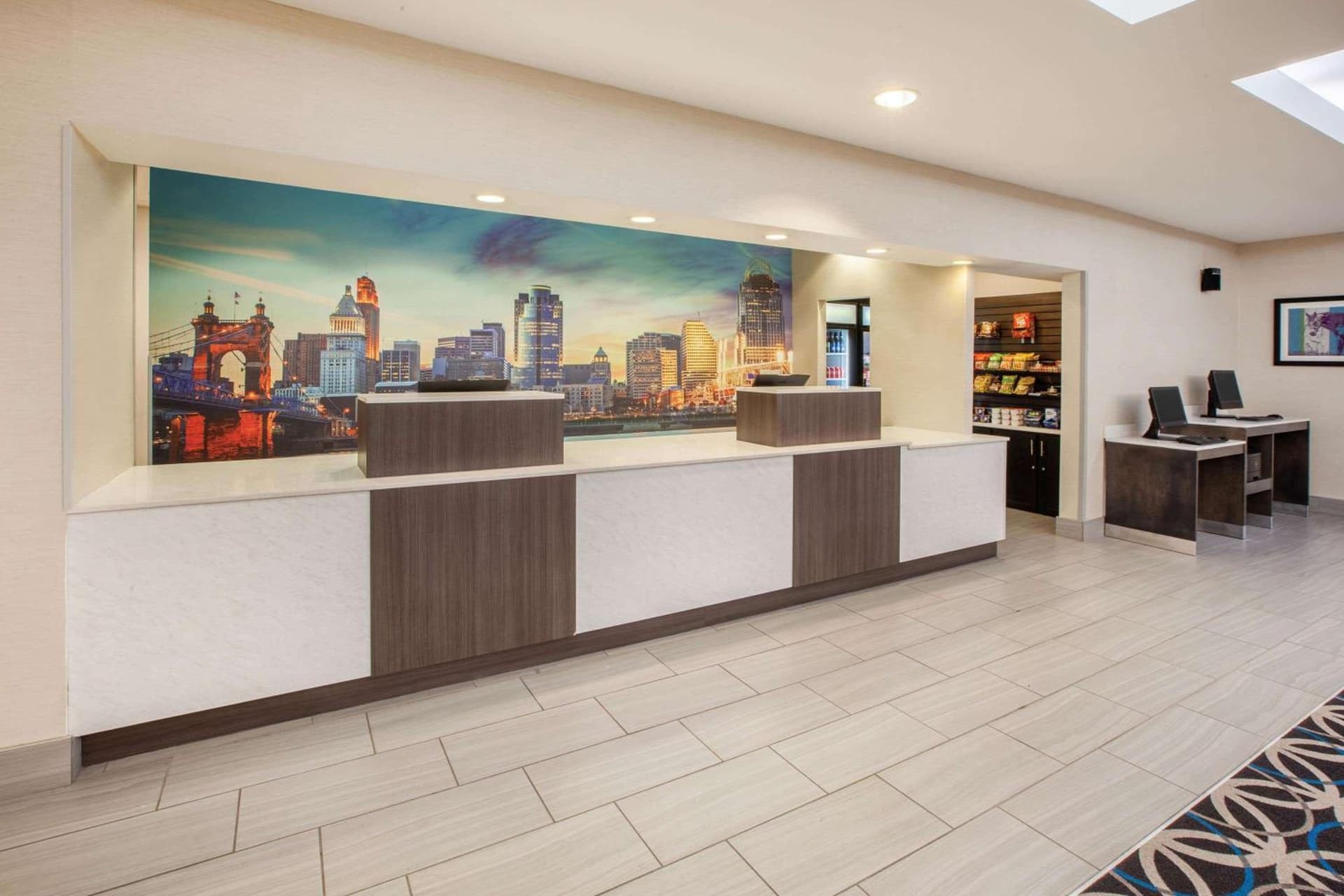 La Quinta by Wyndham Cincinnati Airport Florence gallery photo in Florence, KY — image 35