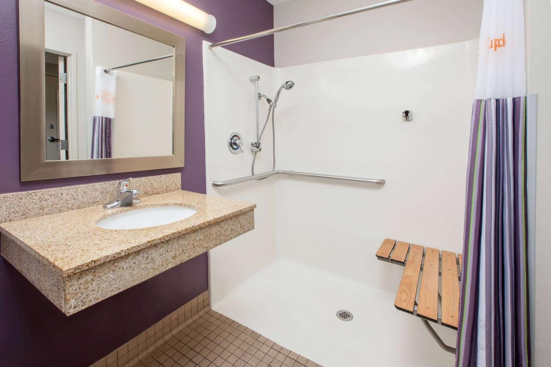La Quinta by Wyndham Cincinnati Airport Florence gallery photo in Florence, KY — image 10