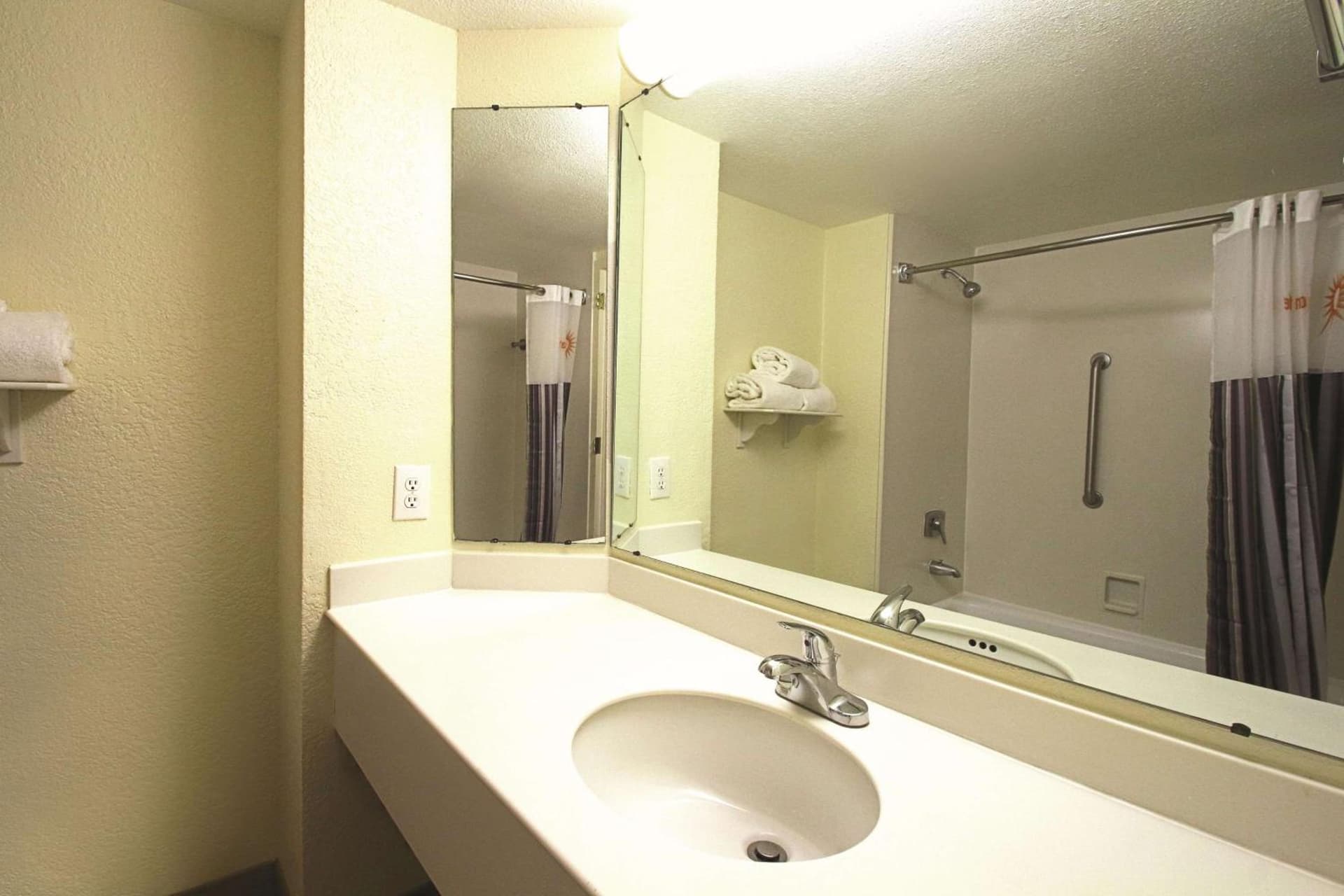 La Quinta by Wyndham Coral Springs University Dr property views in Coral Springs, FL — gallery photo 3