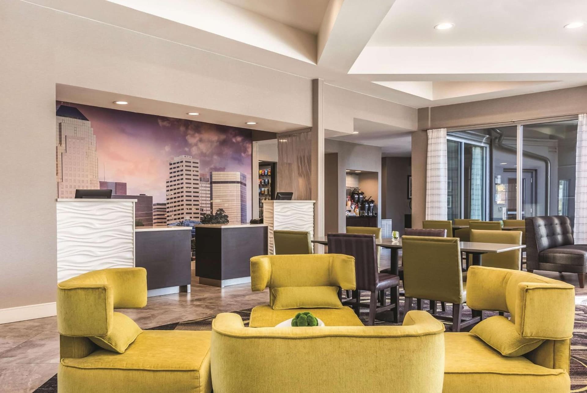 La Quinta Inn & Suites by Wyndham Shreveport Airport gallery photo in Shreveport, LA — image 12