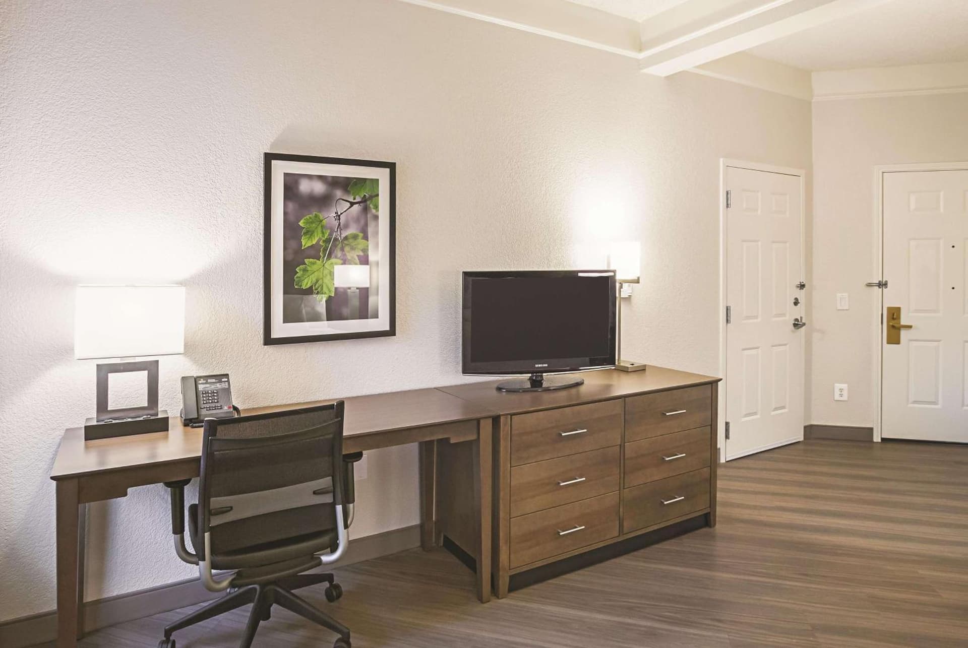 La Quinta by Wyndham Fort Worth North interior in Fort Worth, TX — gallery photo 2