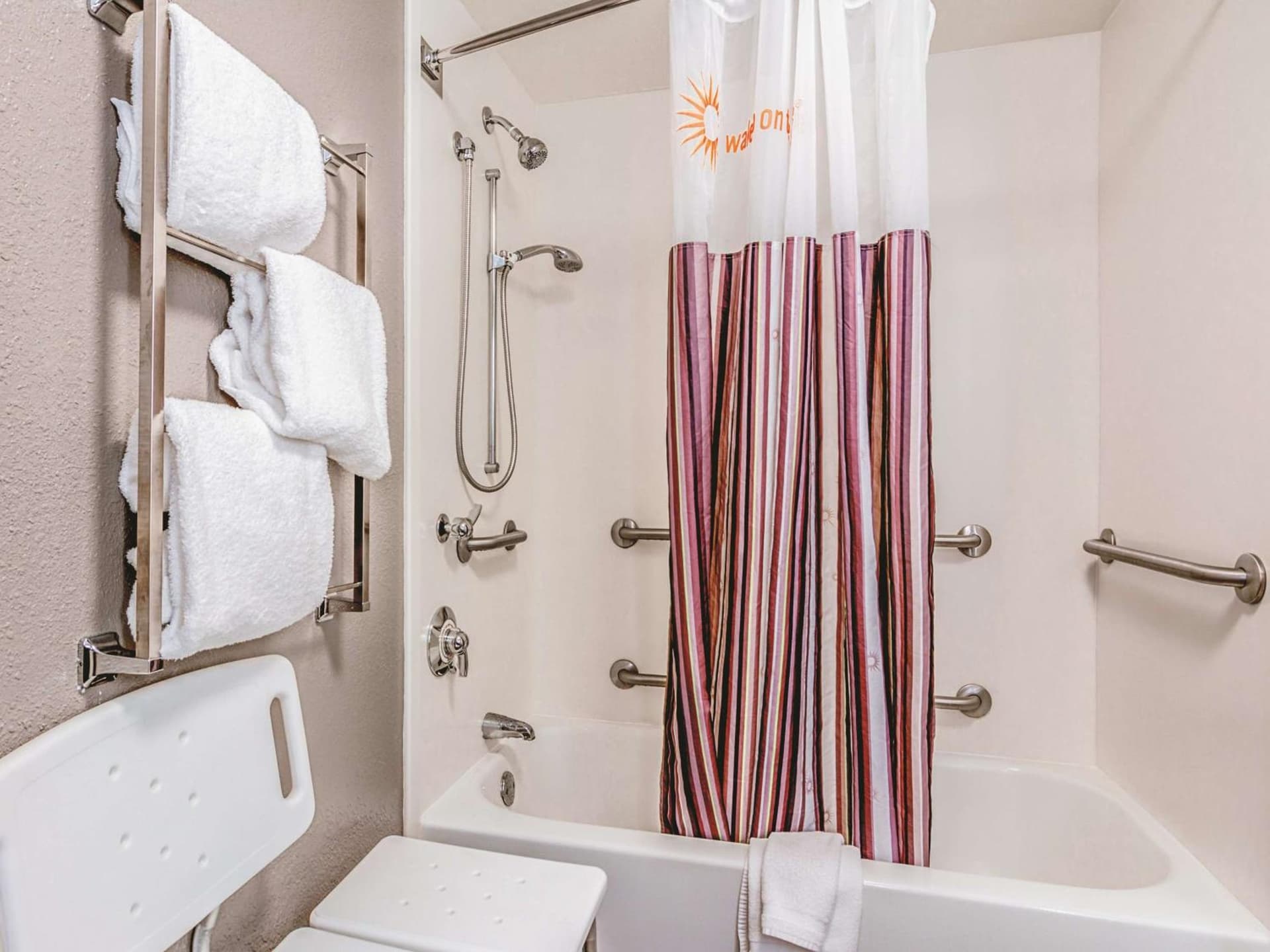 La Quinta Inn & Suites by Wyndham Phoenix Scottsdale gallery photo in Scottsdale, AZ — image 20