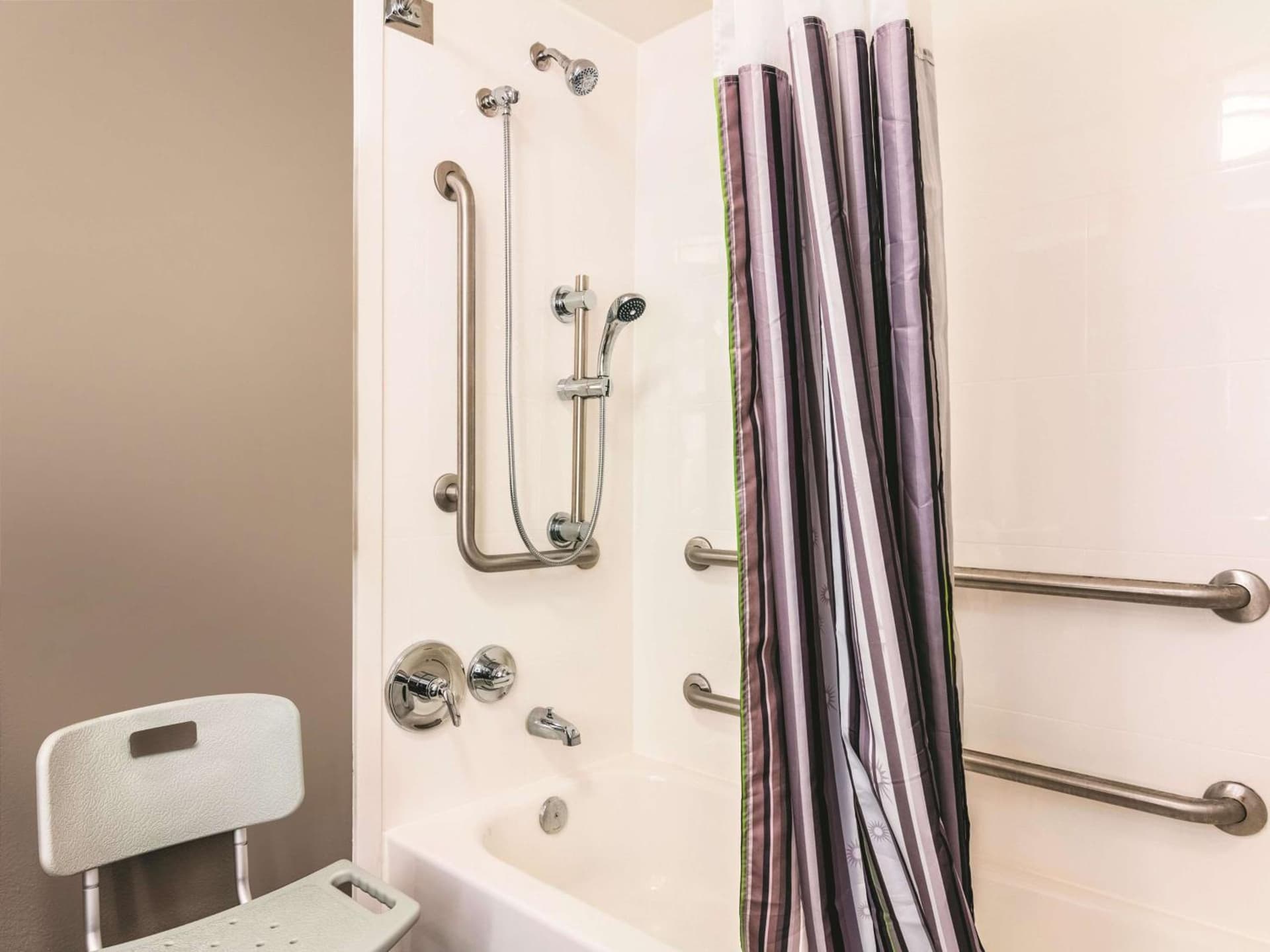 La Quinta Inn & Suites by Wyndham Shreveport Airport gallery photo in Shreveport, LA — image 33