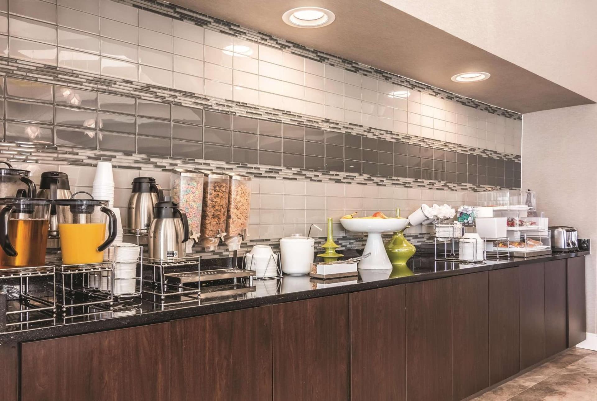 La Quinta Inn & Suites by Wyndham Shreveport Airport gallery photo in Shreveport, LA — image 36