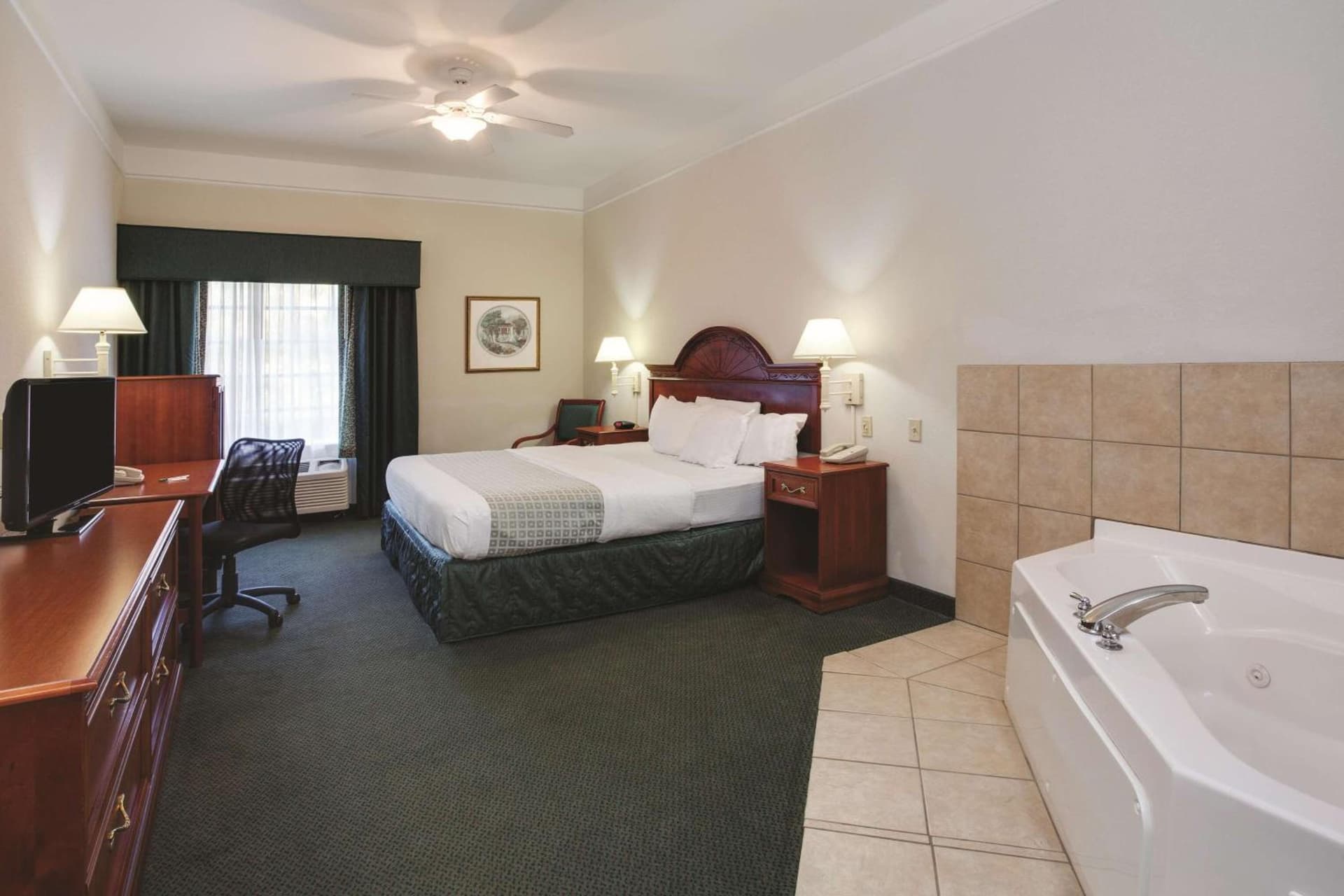 La Quinta Inn and Suites Fort Myers I-75 gallery photo in Fort Myers, FL — image 35